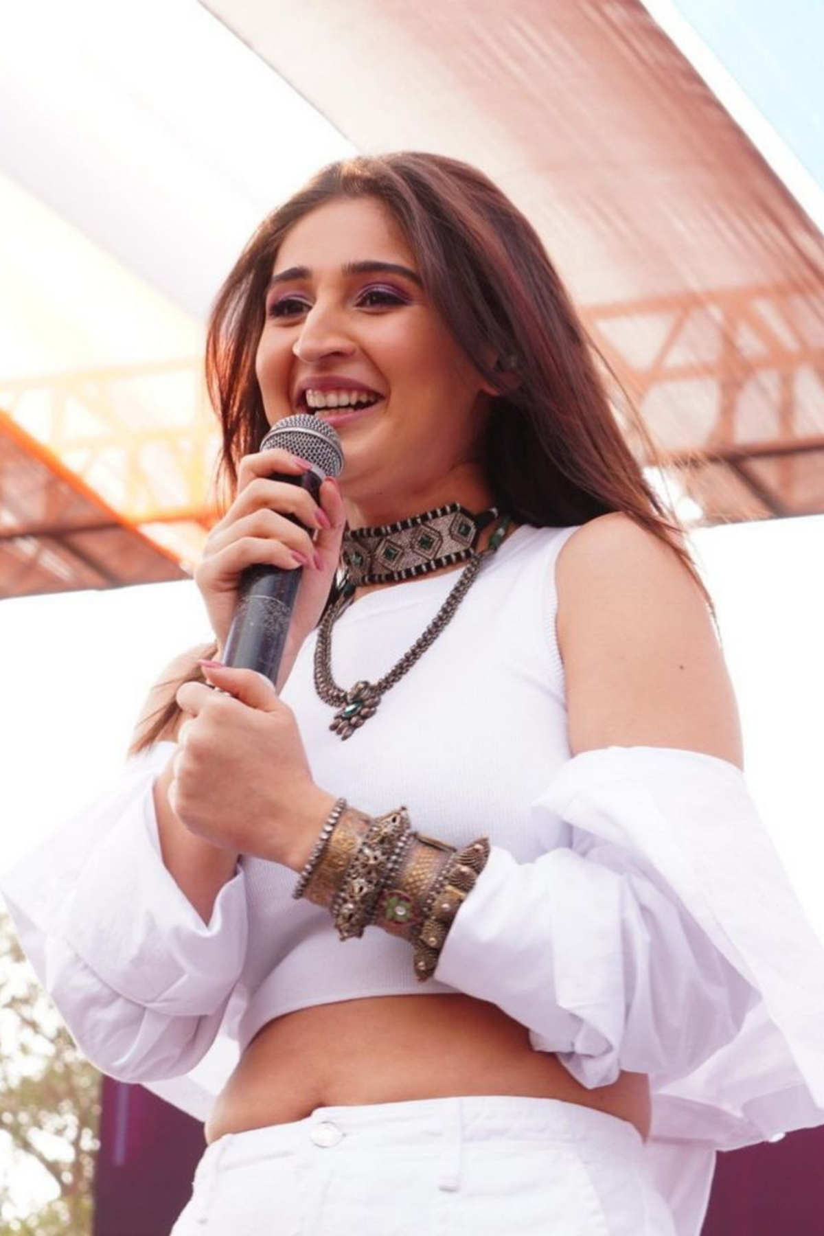 Dhwani Bhanushali in Choker