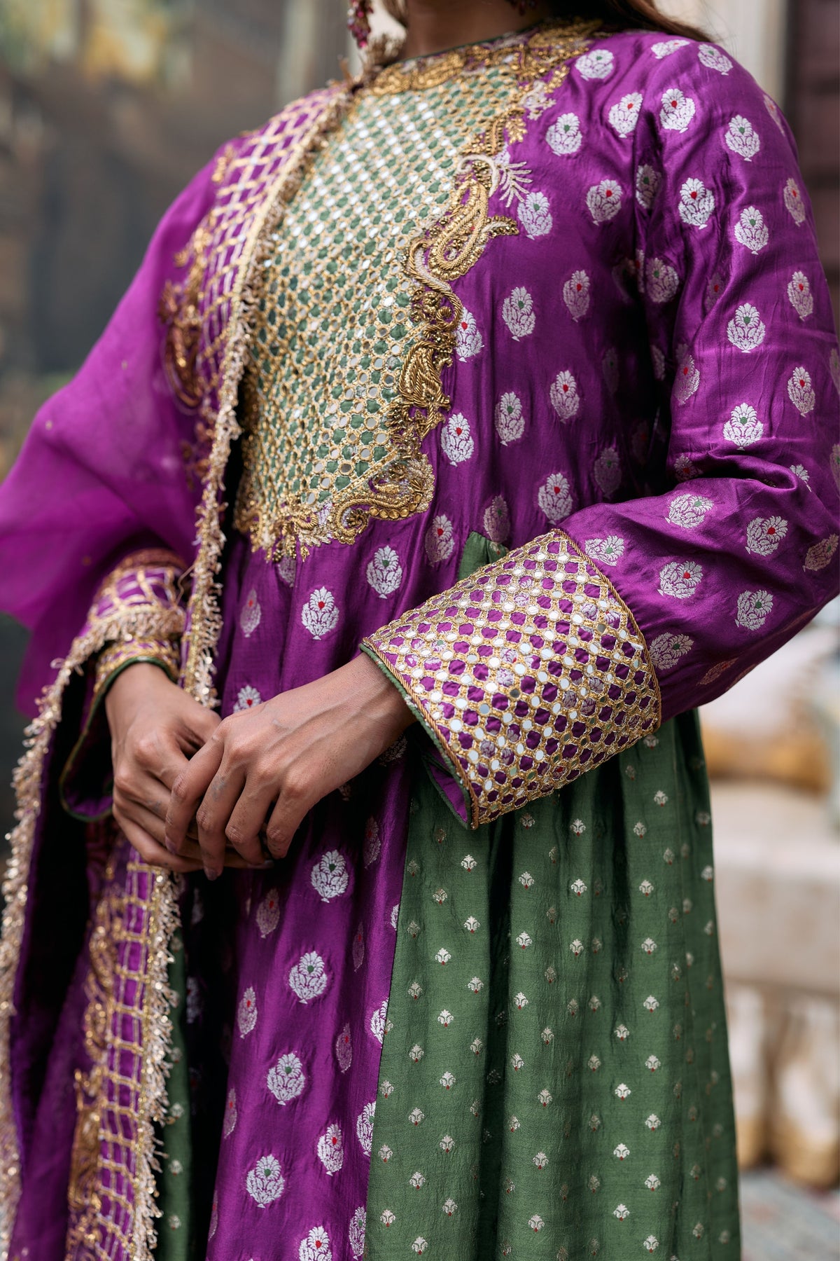 Kamandalu Suit