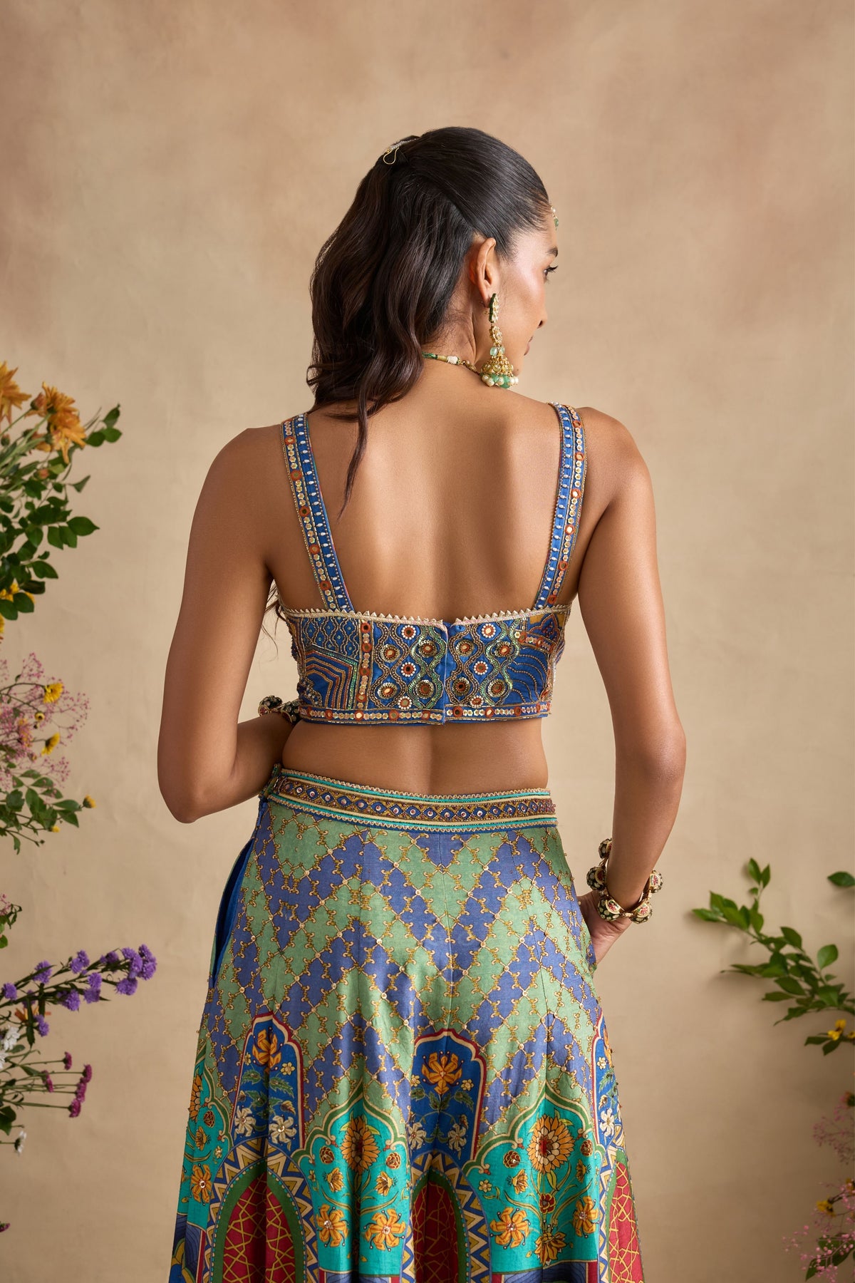 Urvi Cape Set