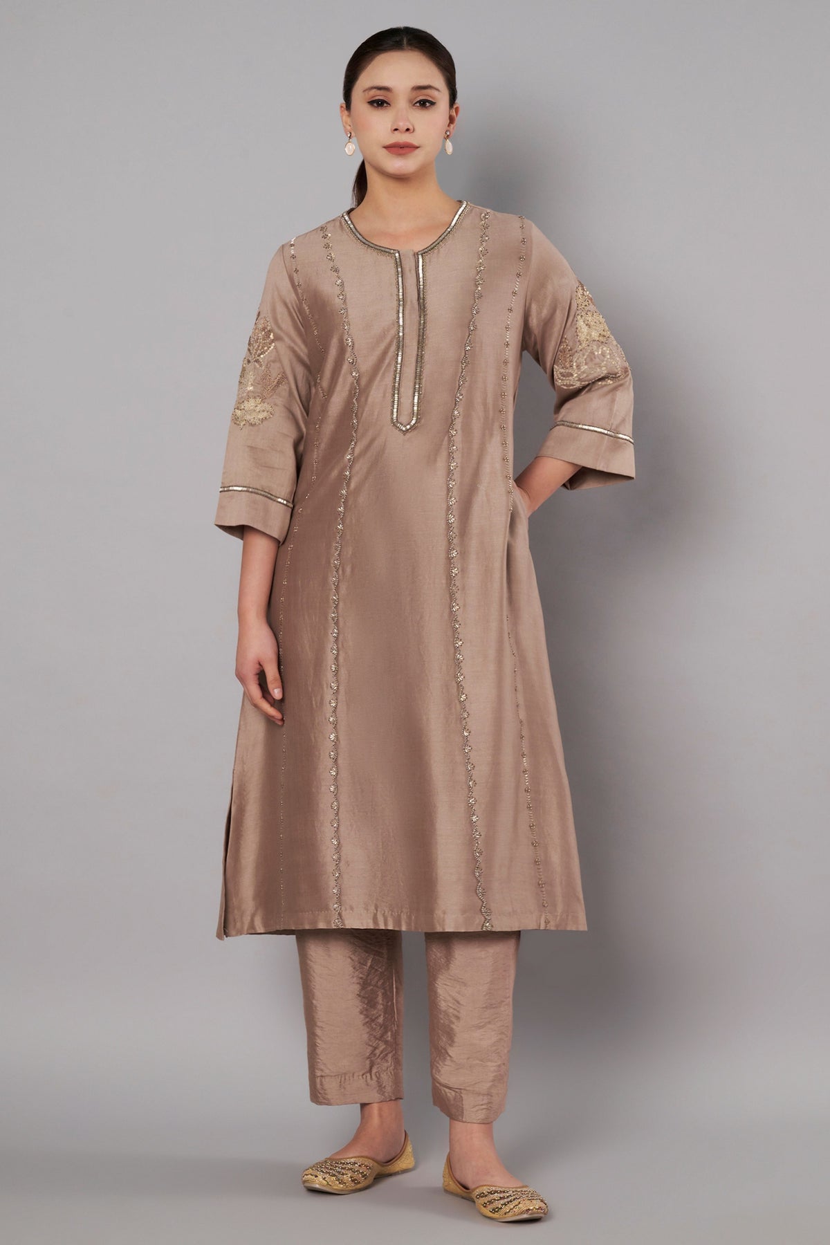 Breeze Trail Taupe A Line Set