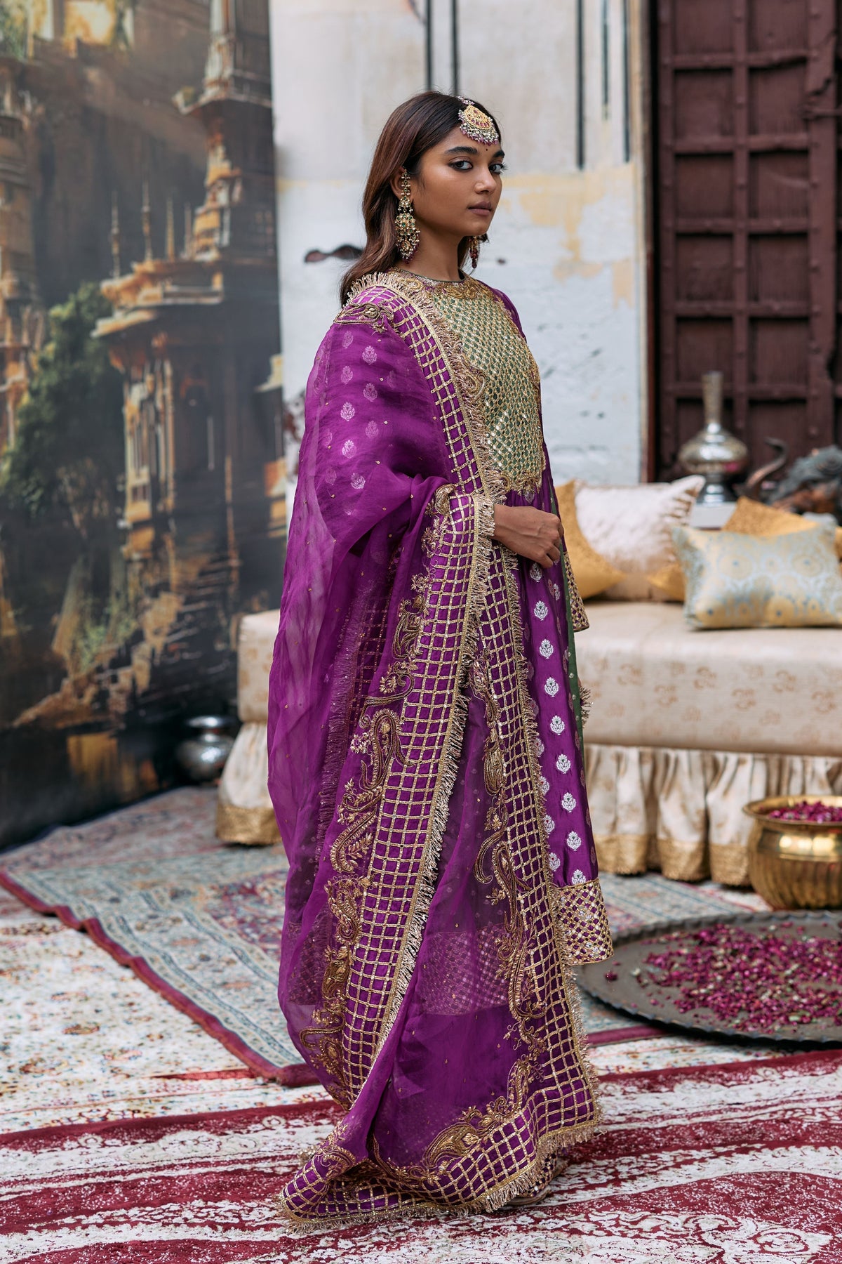 Kamandalu Suit