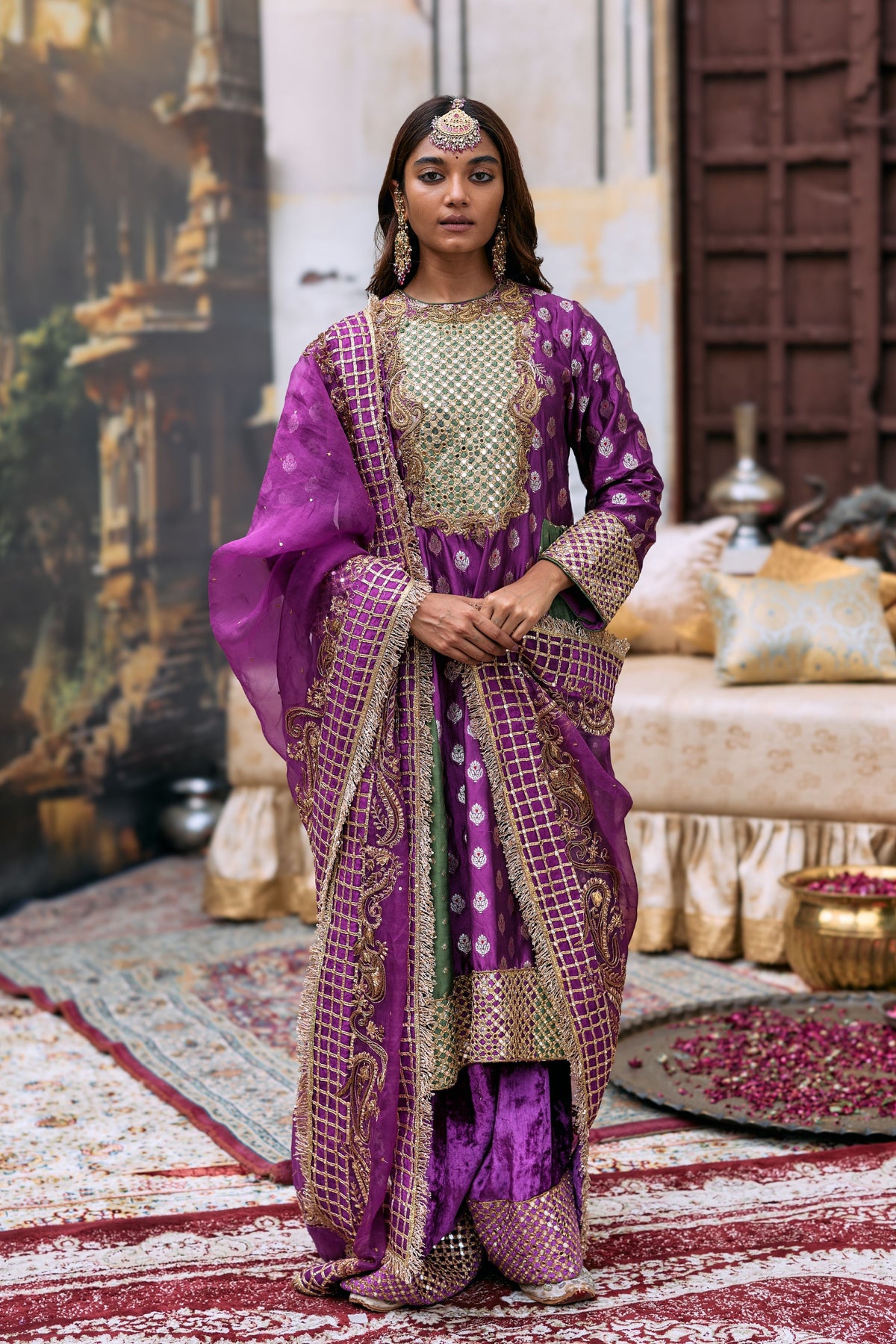 Kamandalu Suit
