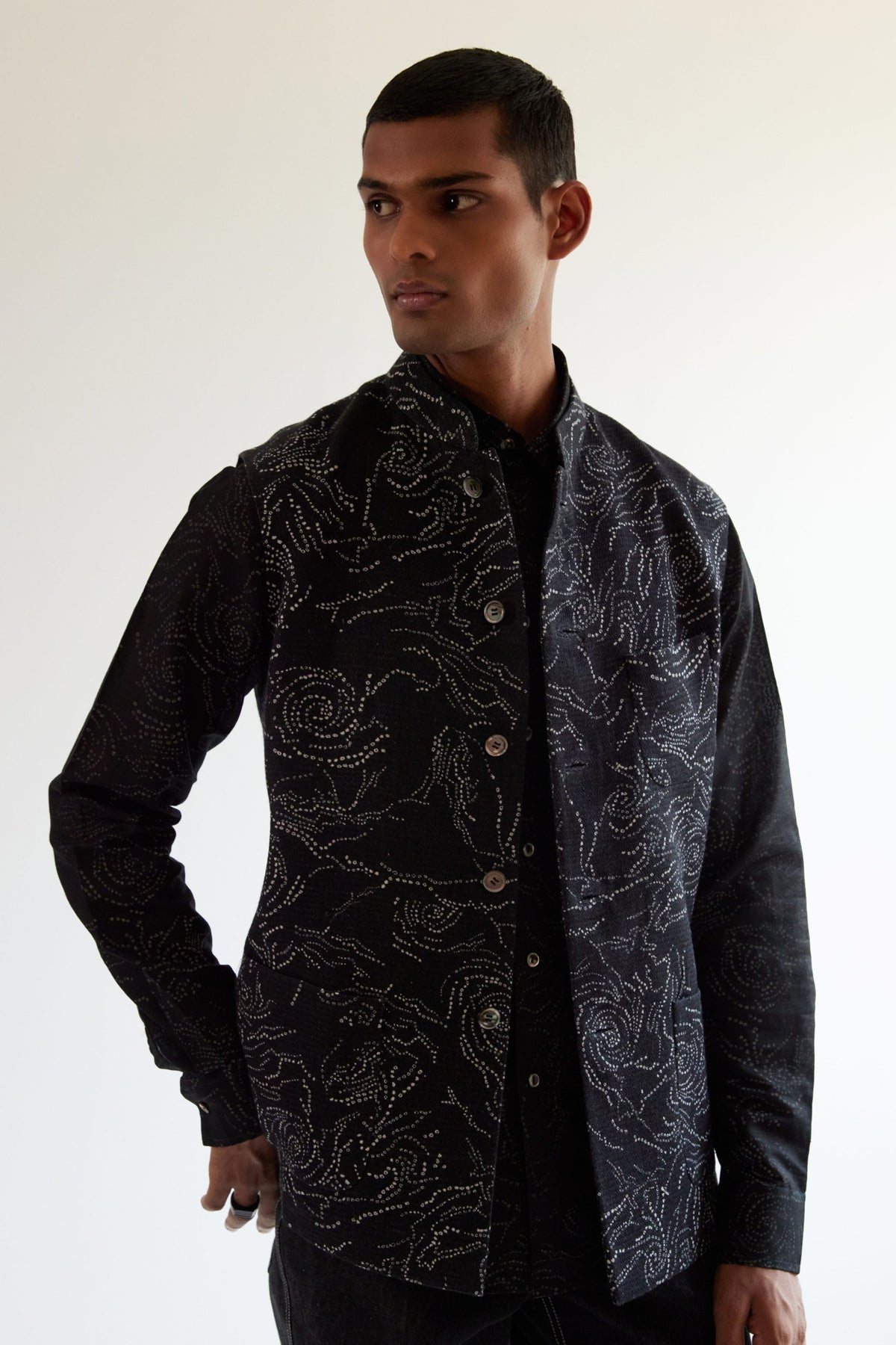 Black Hole Print Bundi