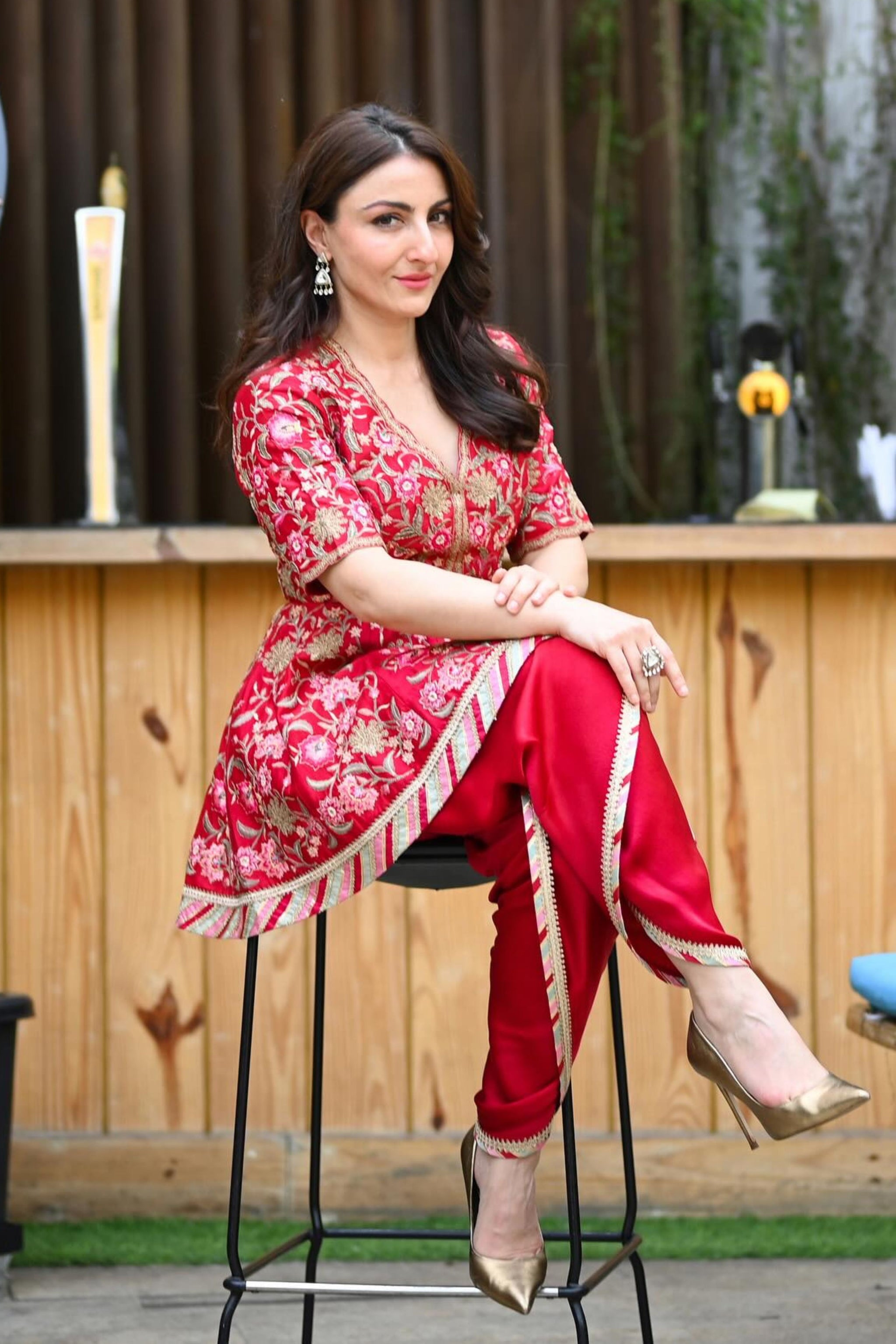 Saba Ali R Saba Ali Khan in Simar Dugal - Elahe