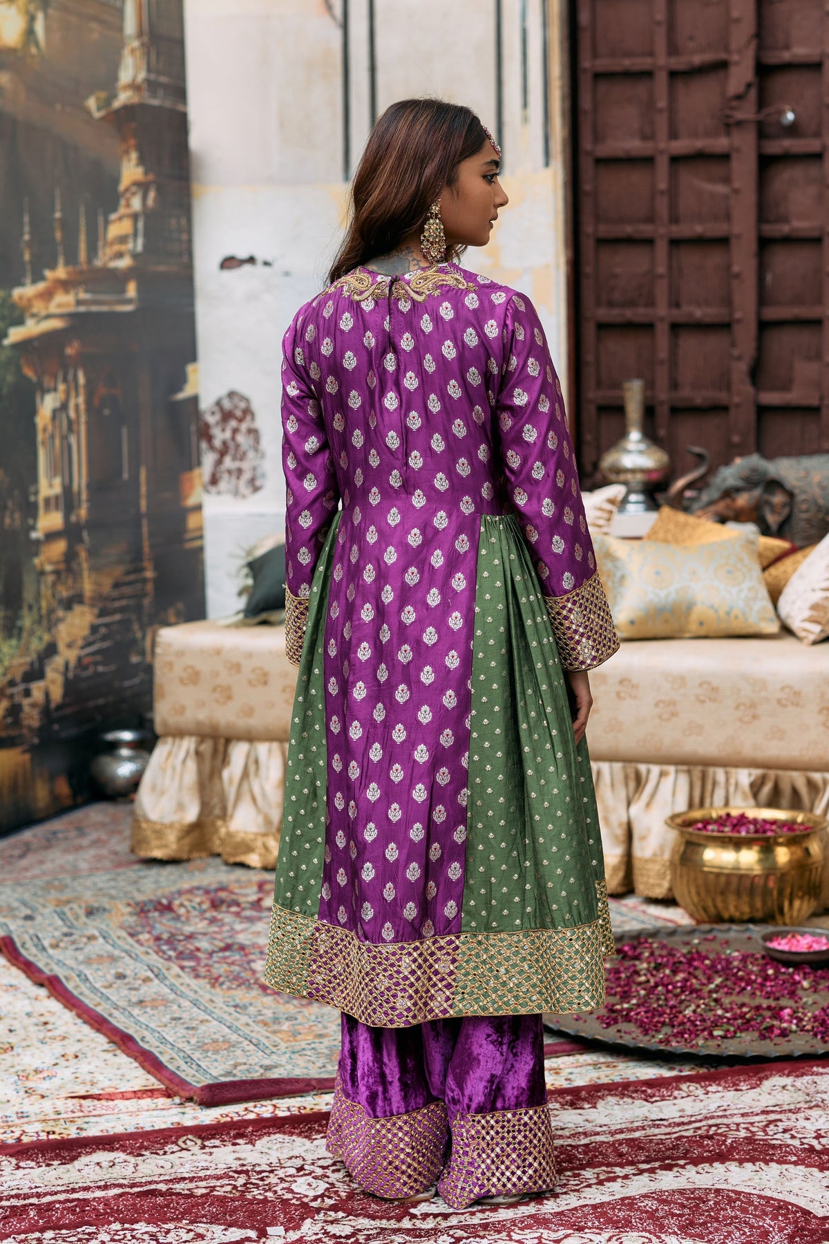 Kamandalu Suit