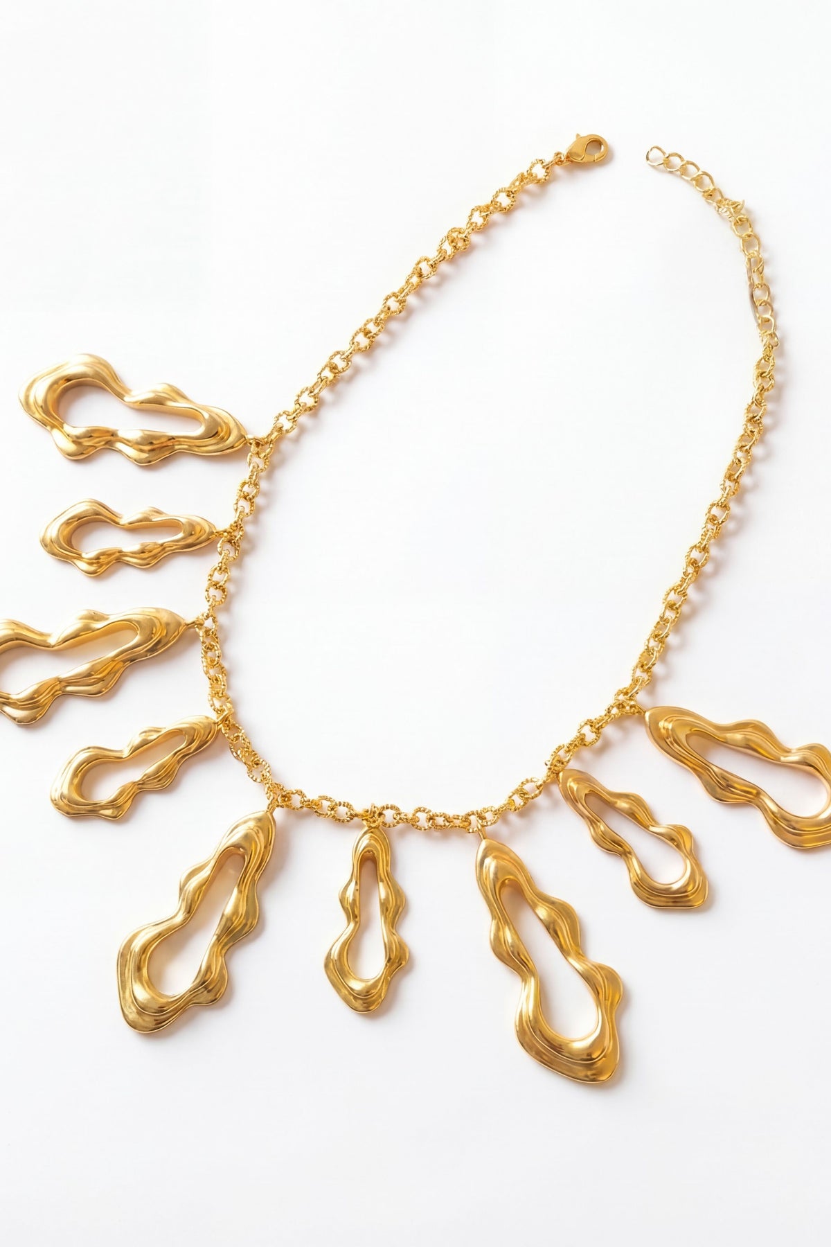 Fluid Curve Necklace.