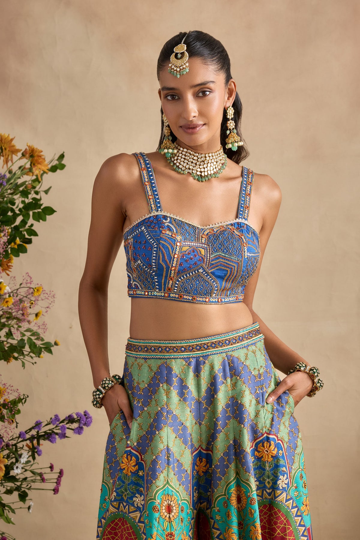 Urvi Cape Set