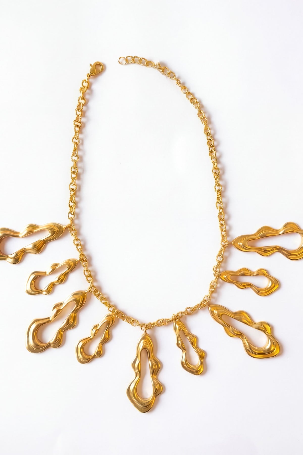 Fluid Curve Necklace.