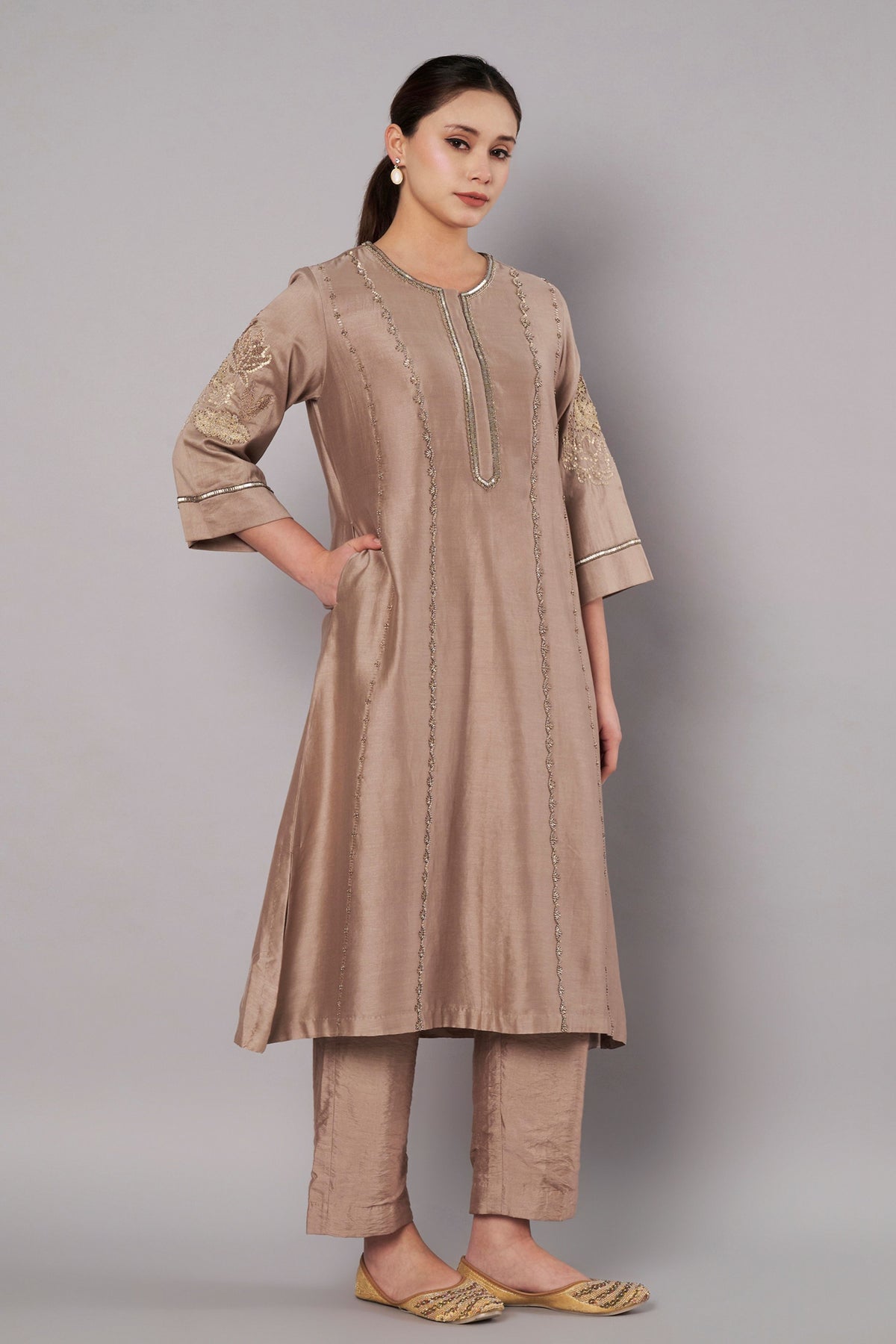 Breeze Trail Taupe A Line Set