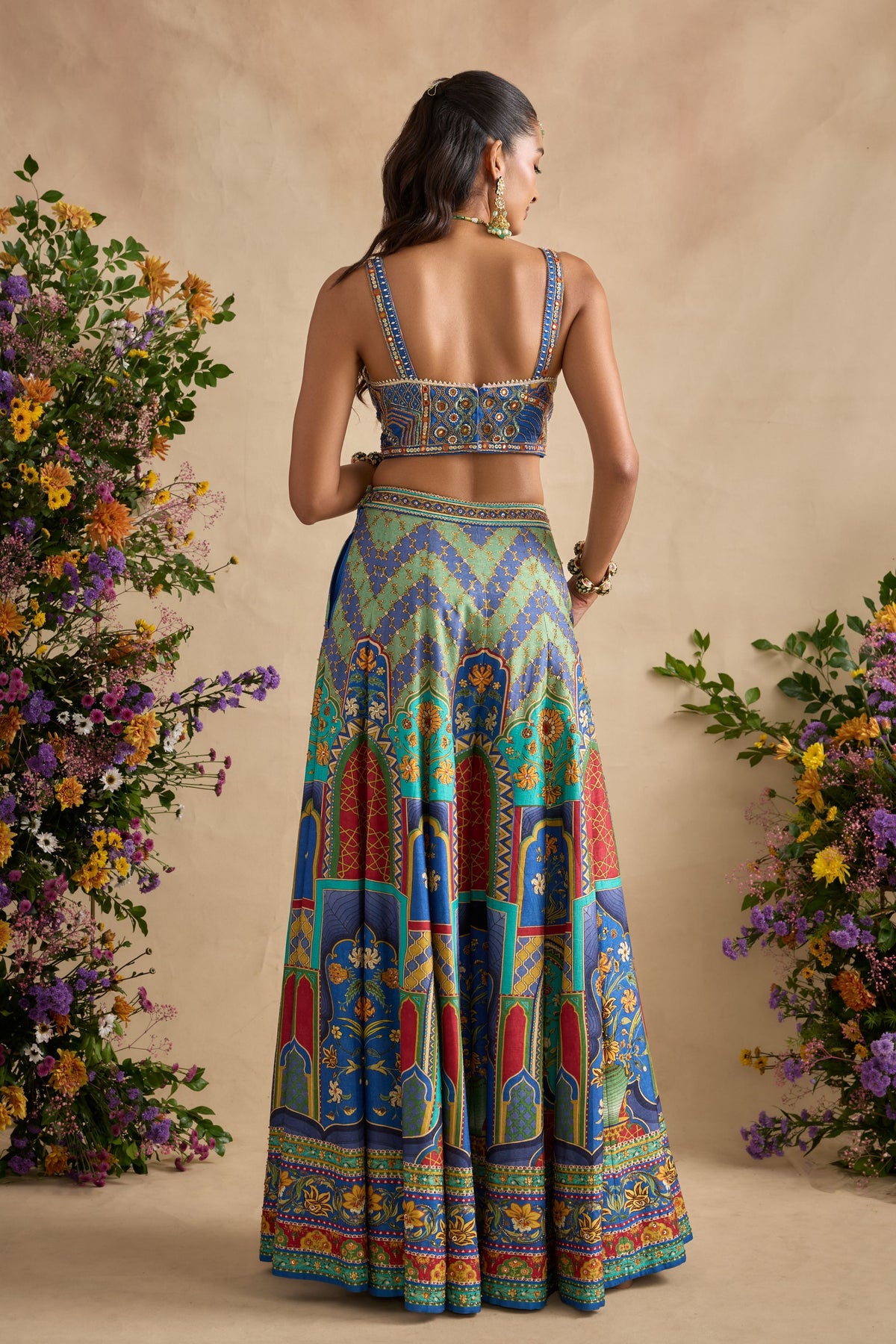 Urvi Cape Set