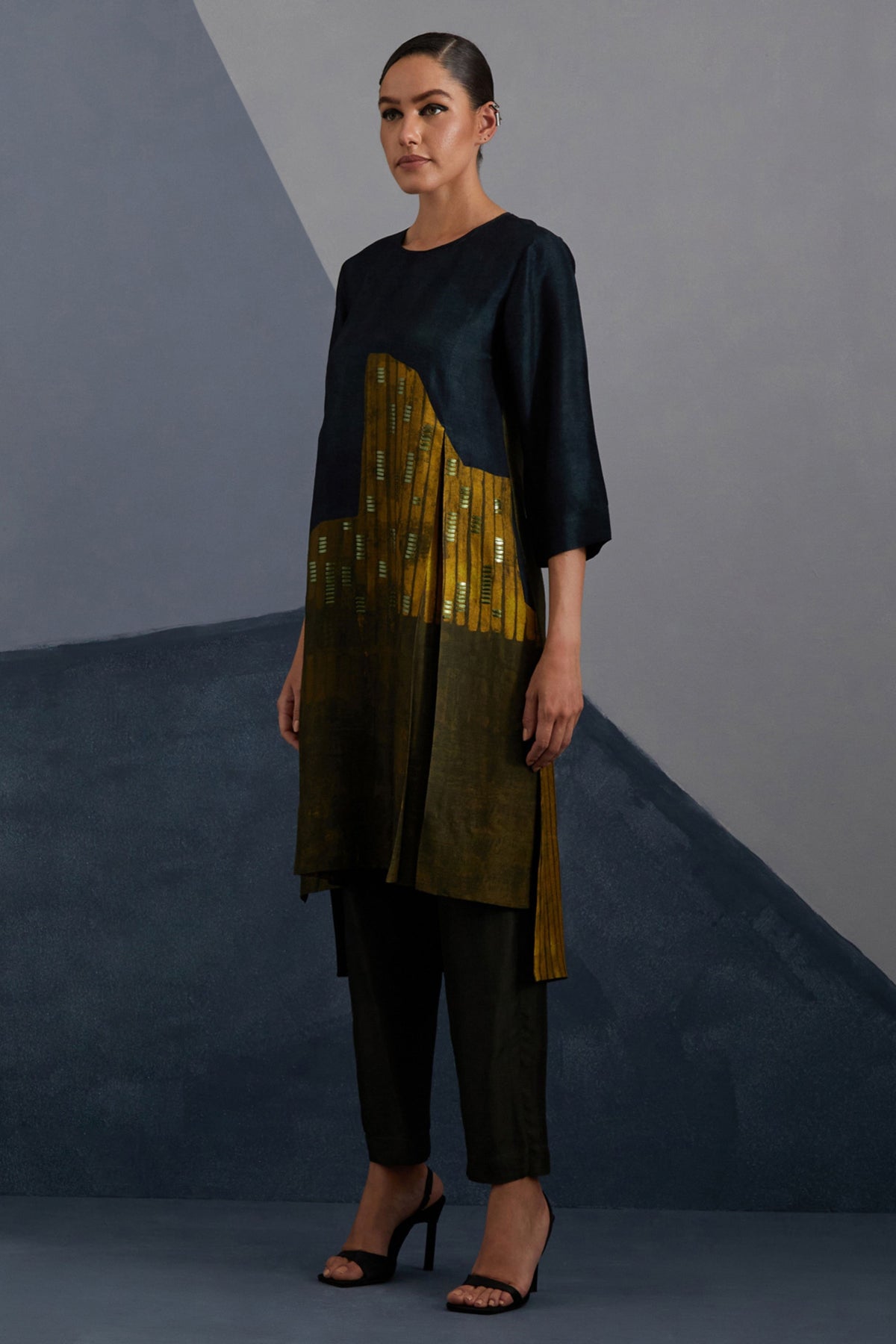 Omen Midnight & Gold Tunic Set