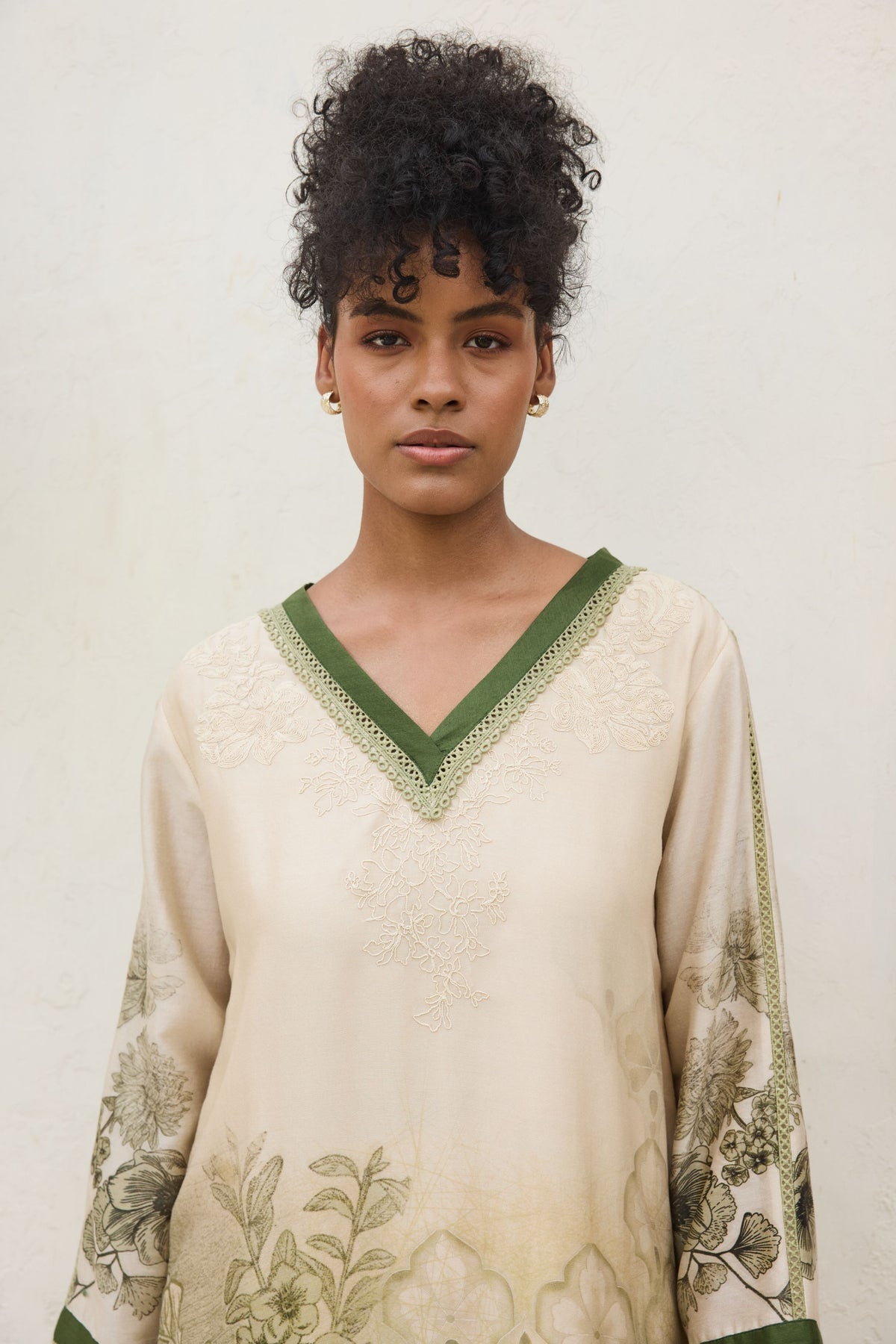 Ira V-neck Kurta Set