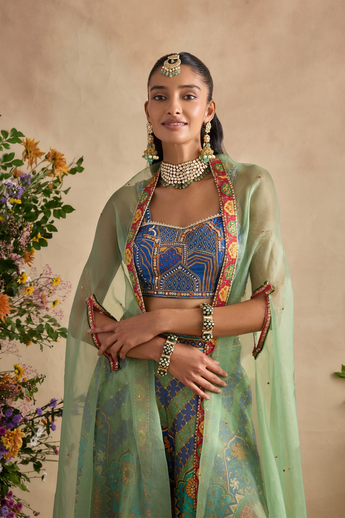 Urvi Cape Set