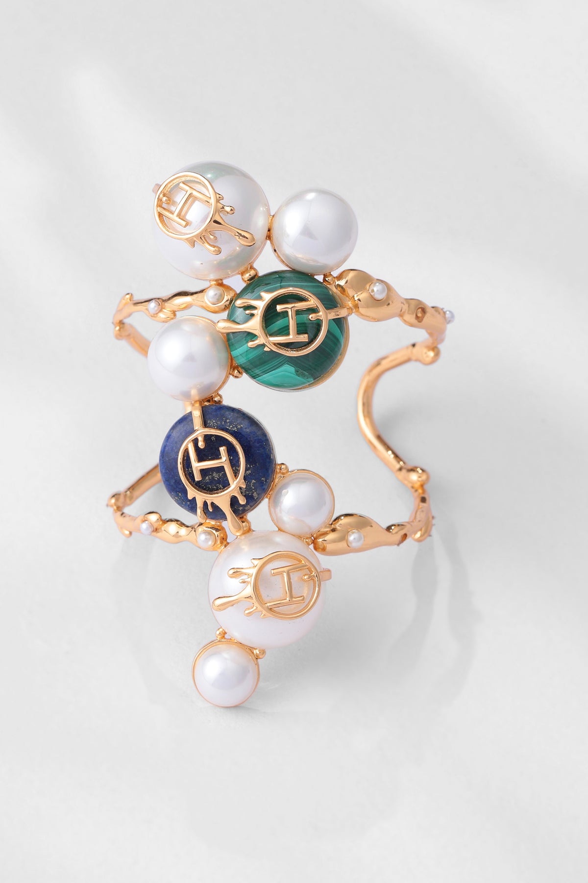 Palescent Handcuff