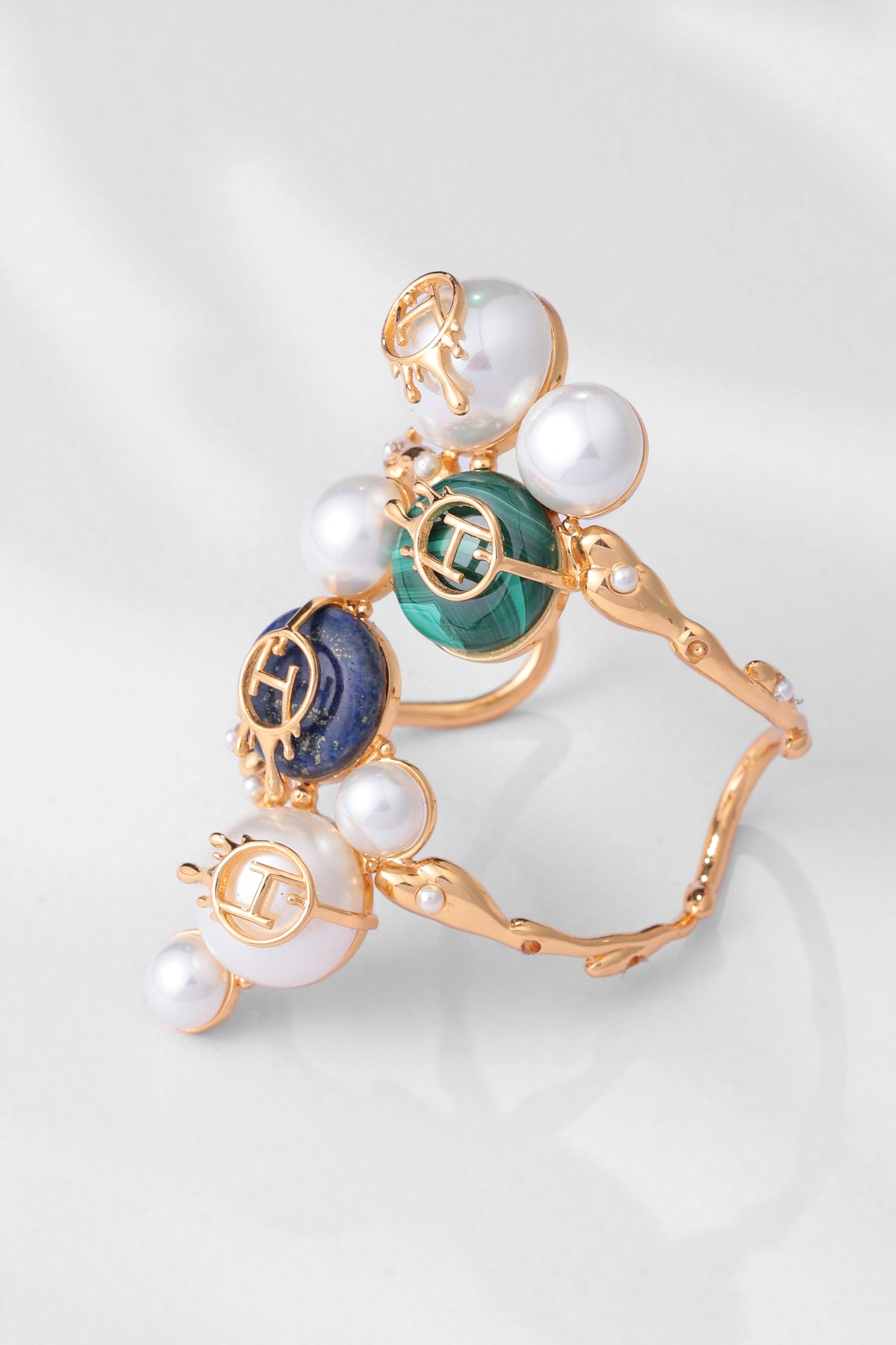 Palescent Handcuff