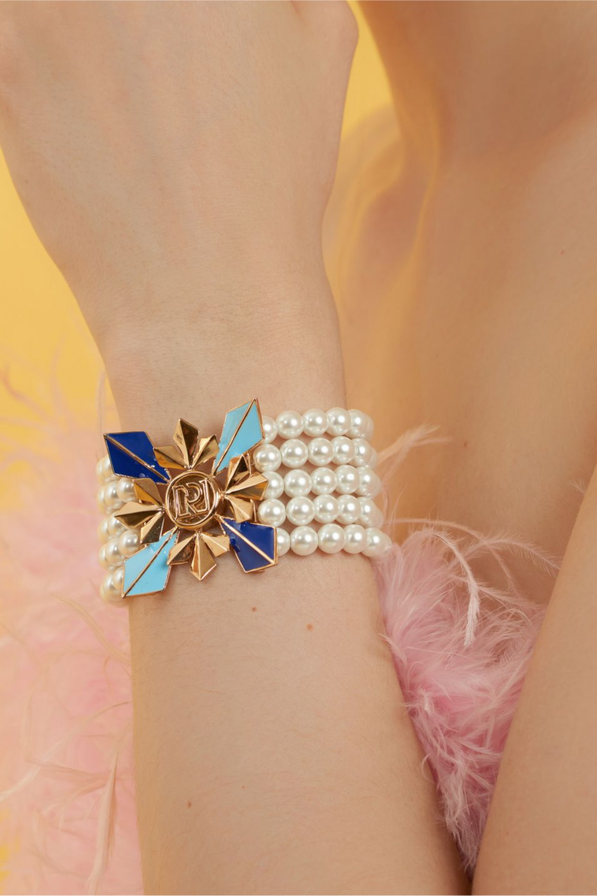 Clarisse Pearl Handcuff