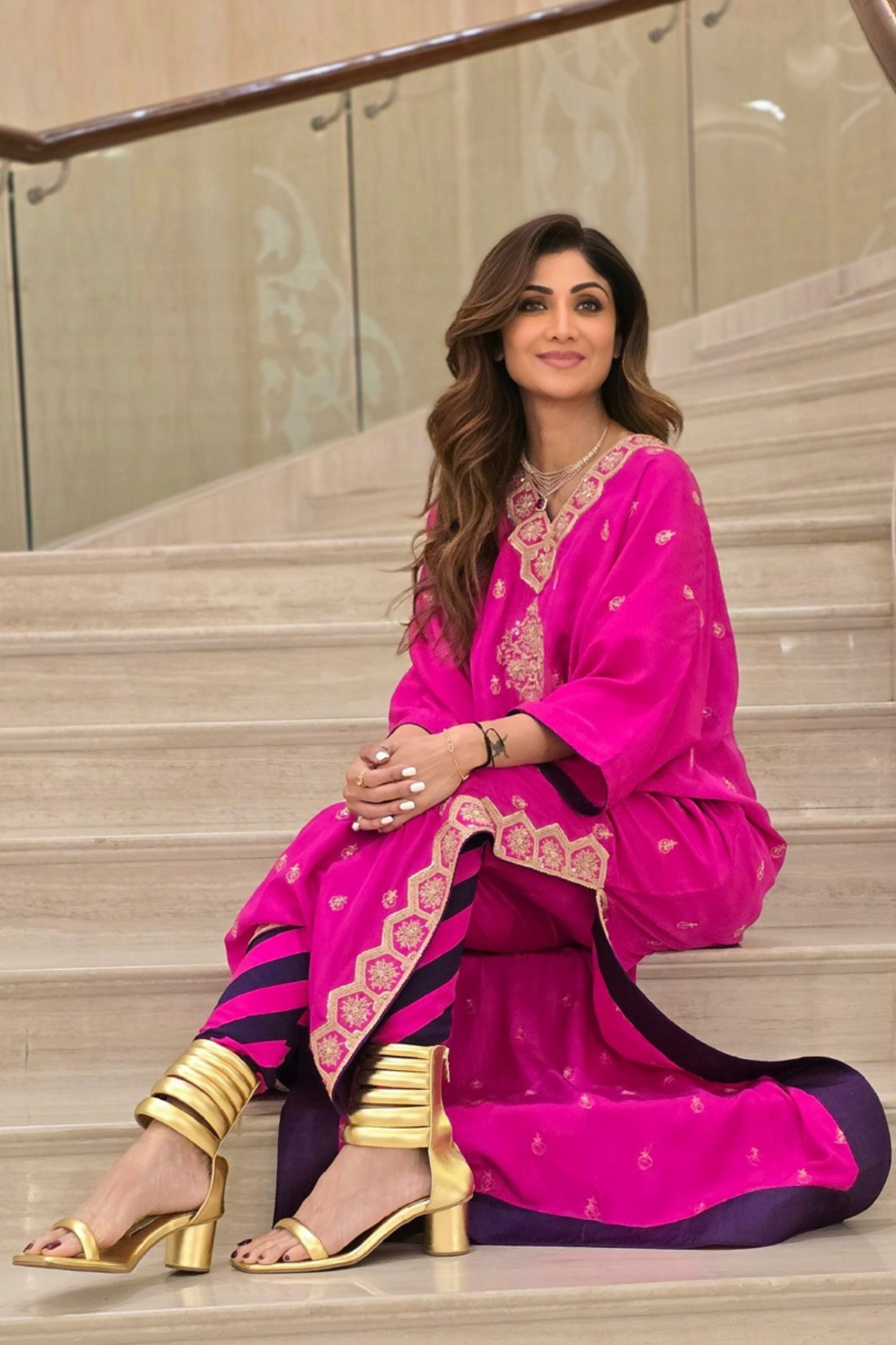 Shilpa Shetty In Gulabi Gulaal Kaftan Set