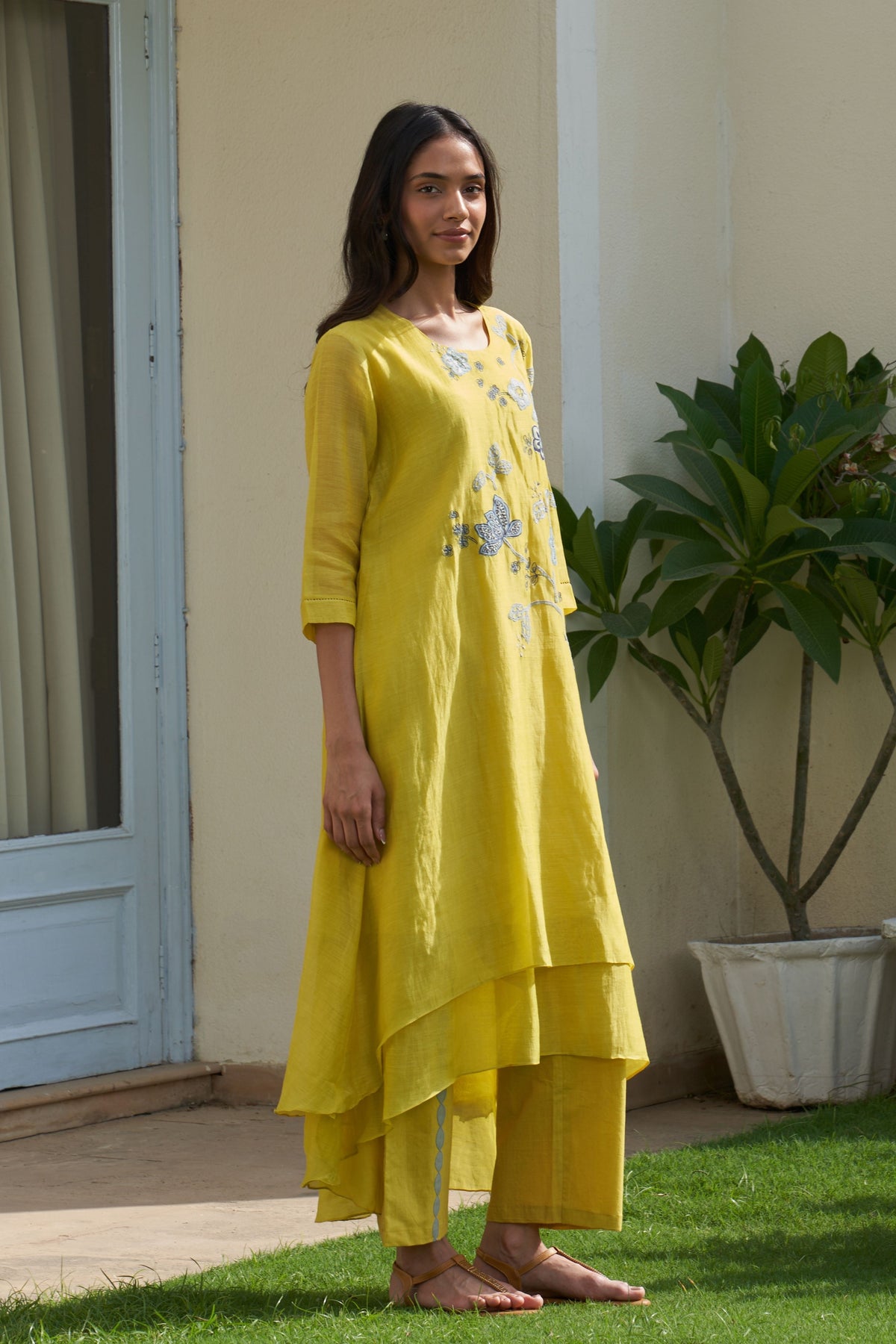 Daffodil Applique Kurta With Pants