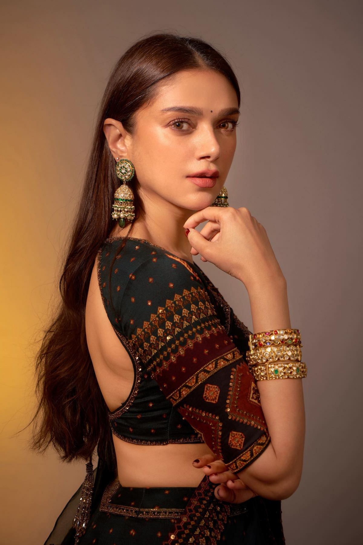Aditi Rao Hydari in Jigar Mali