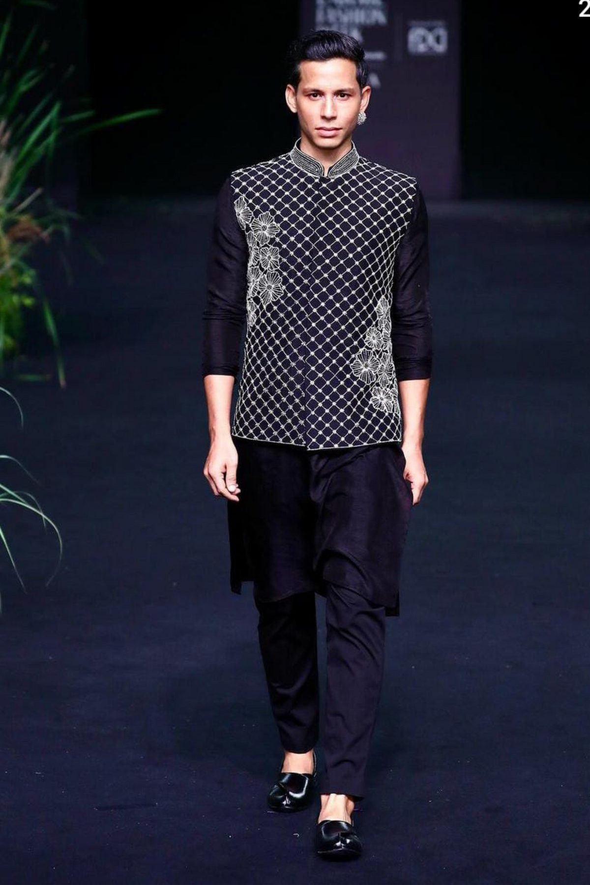 Valen Bandi and Kurta Set