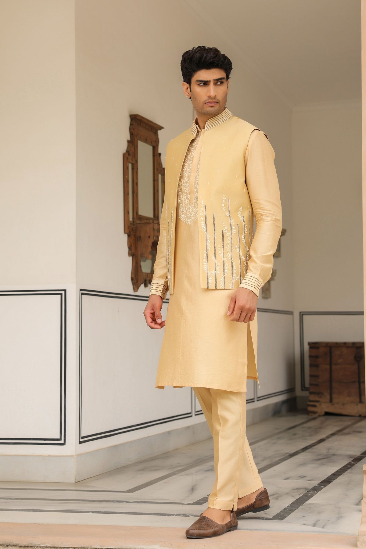 Gulzar Beige Floral Embroidered Bandi