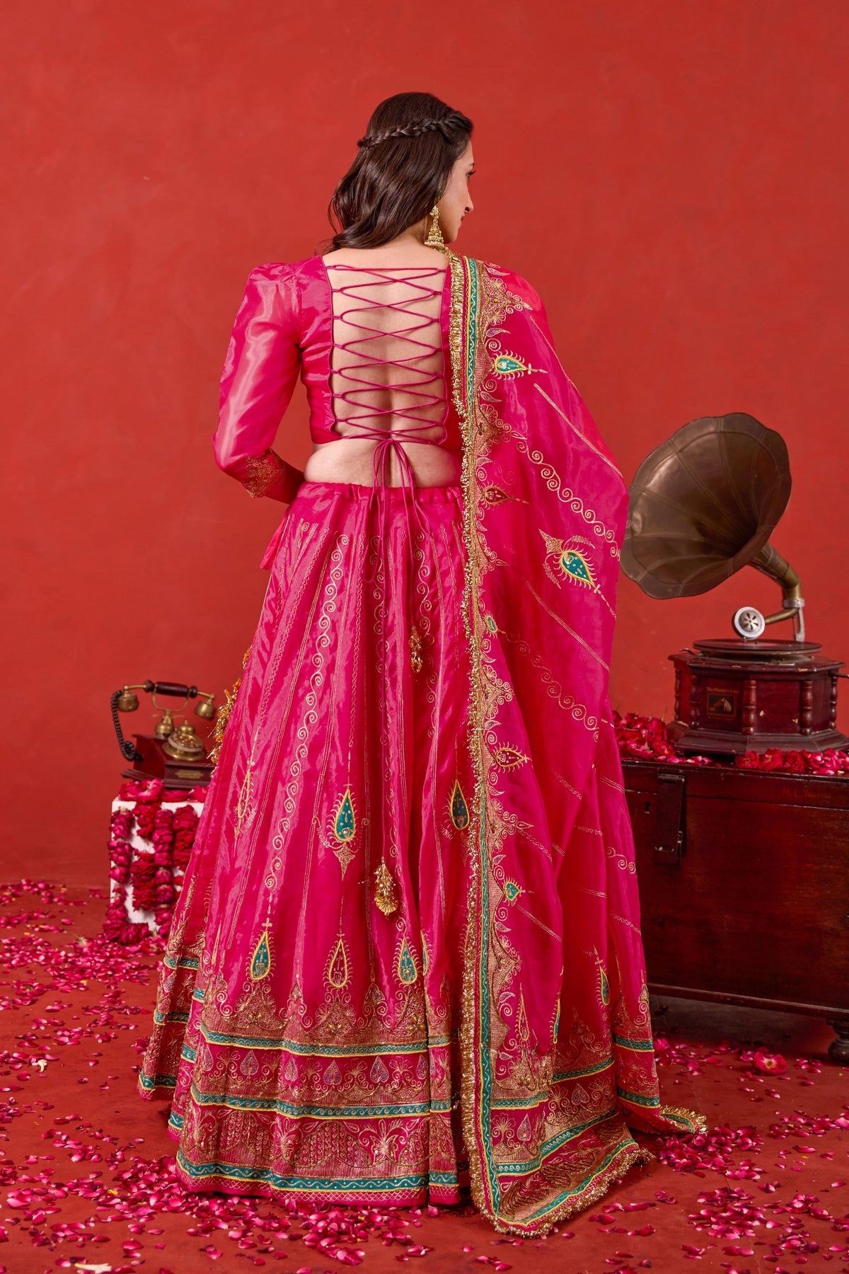 Nayaab Lehenga Set