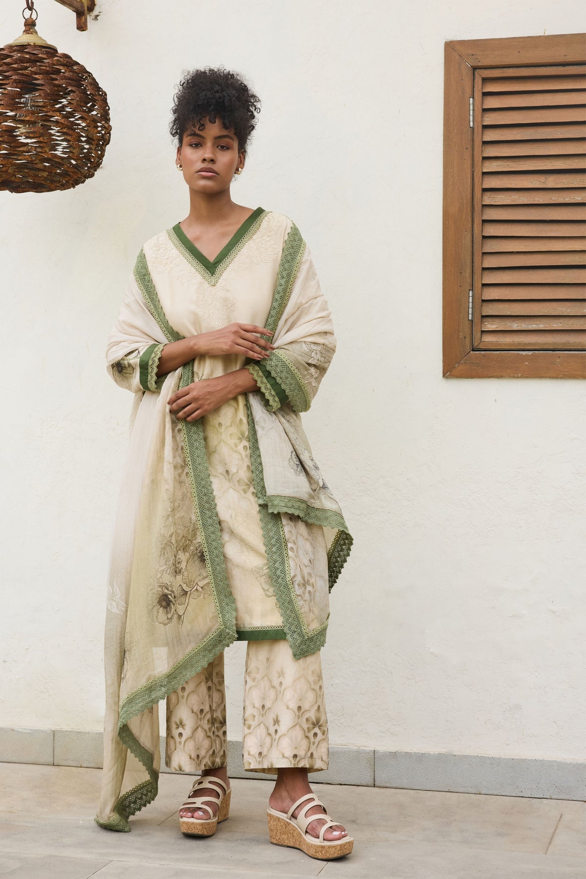Ira V-neck Kurta Set