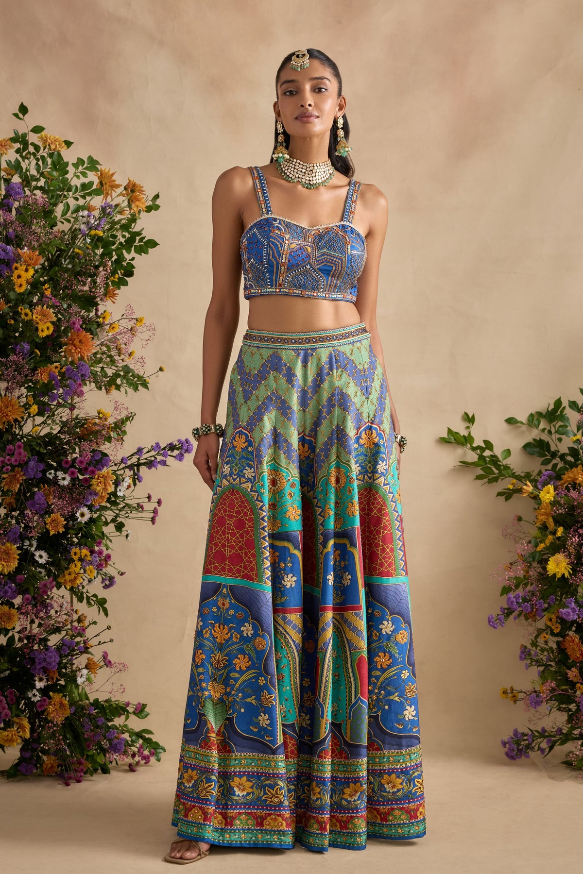 Urvi Cape Set
