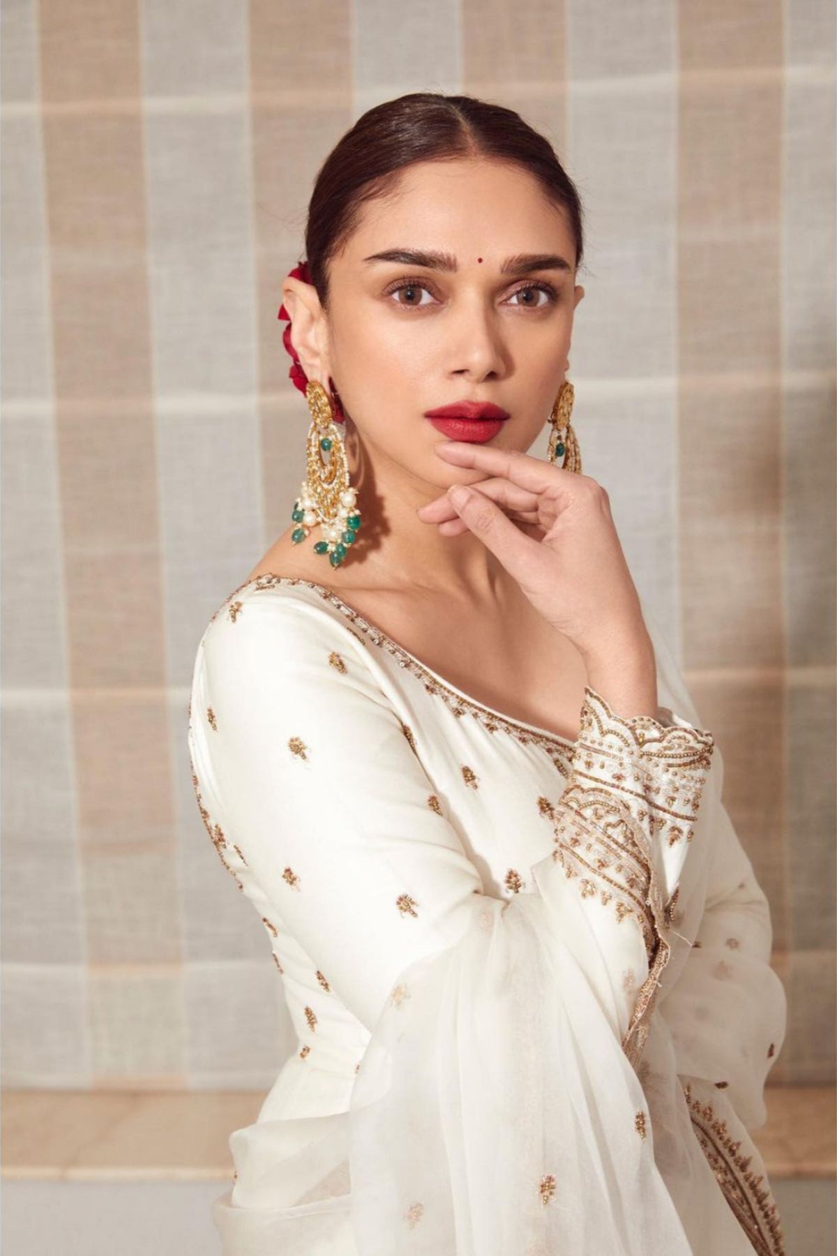 Aditi Rao Hydari in Jigar Mali