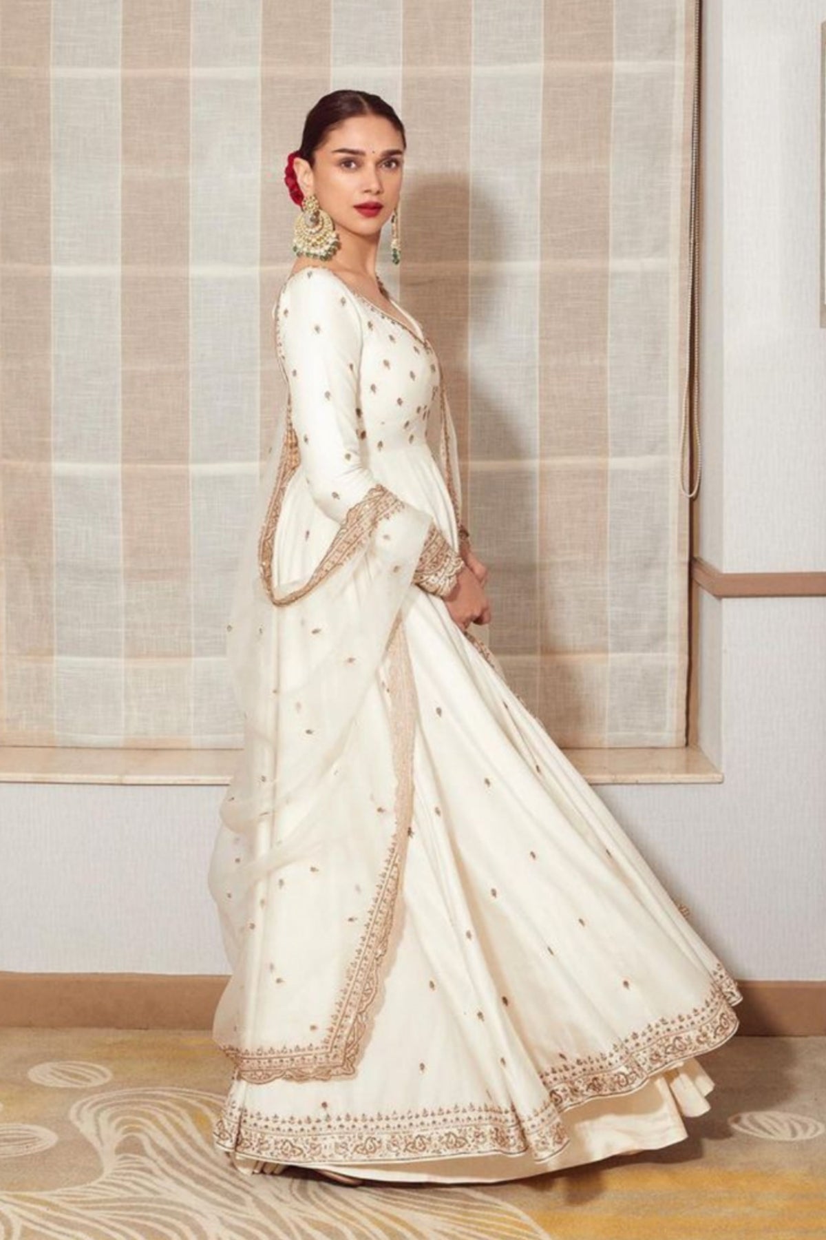Aditi Rao Hydari in Jigar Mali