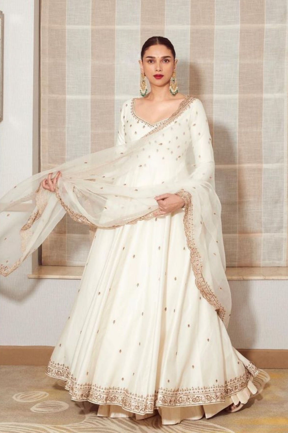 Aditi Rao Hydari in Jigar Mali
