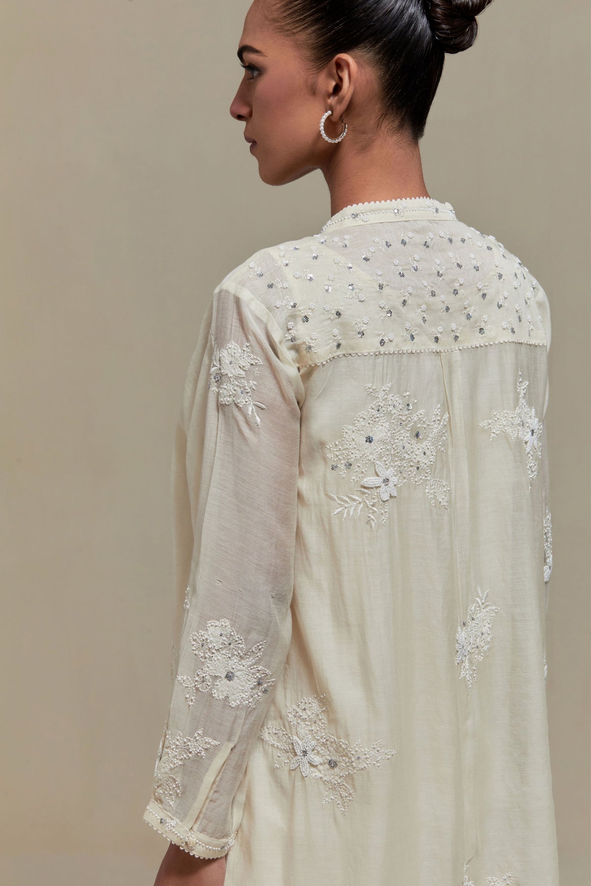 Off White Applique Kurta And Pants