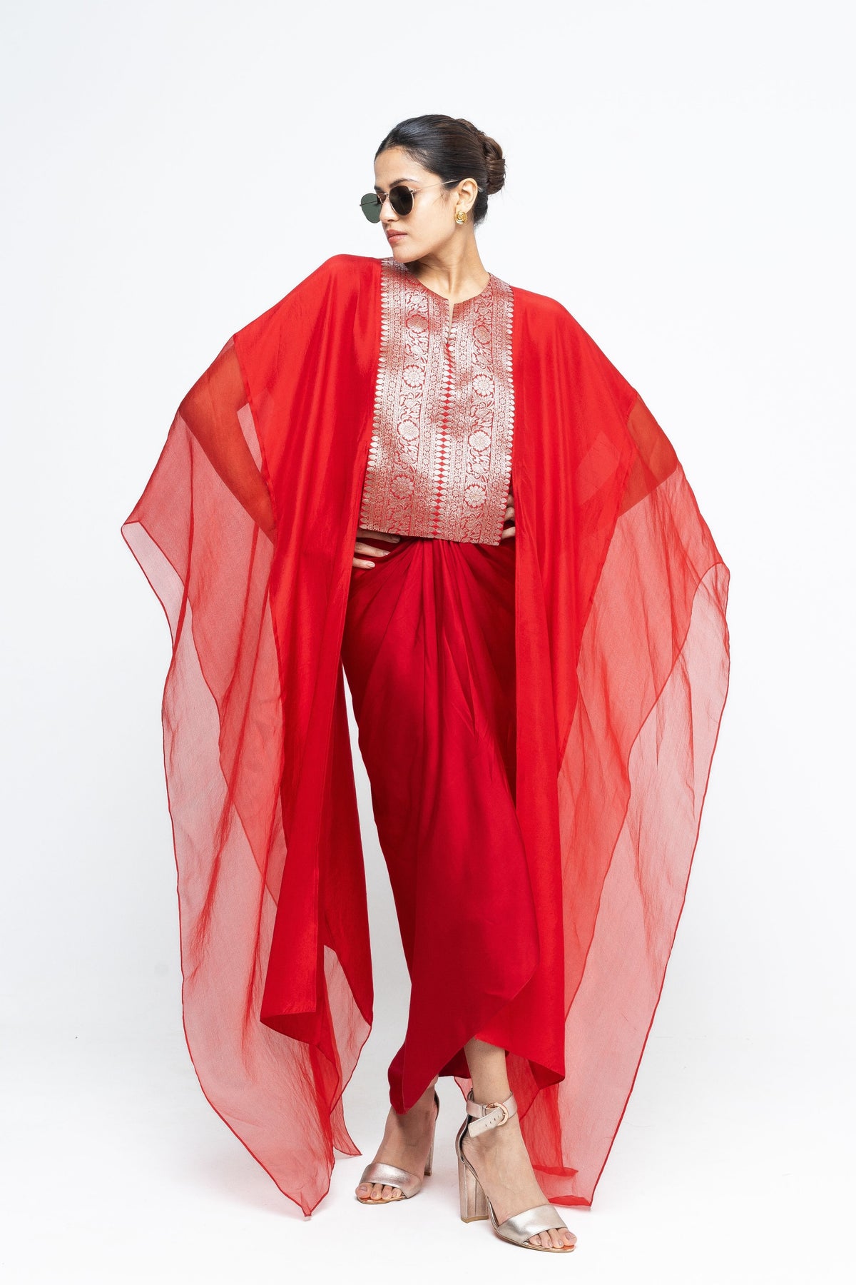 Onaya Statement Red Cape  Set