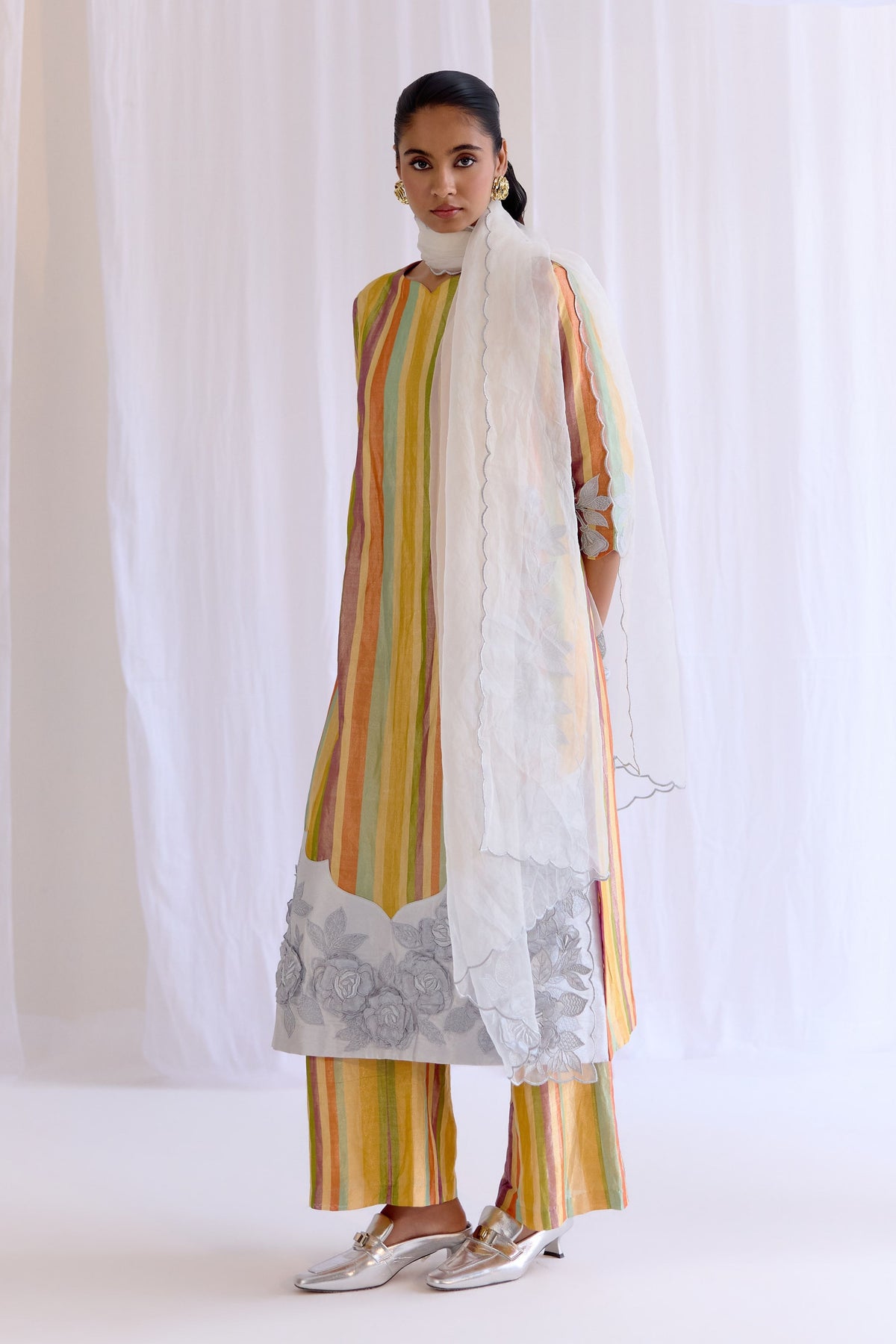 Naaz Odhni