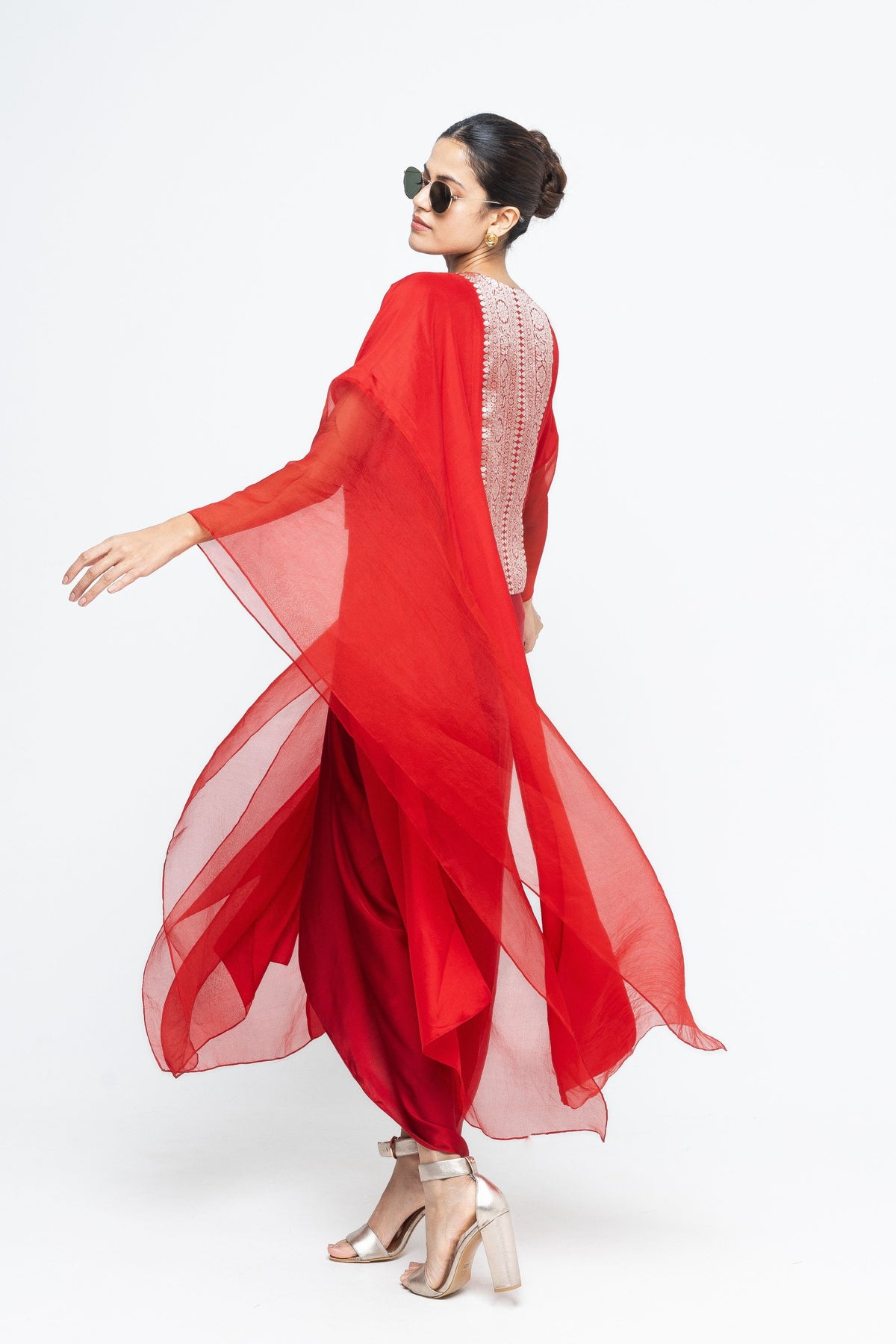 Onaya Statement Red Cape  Set
