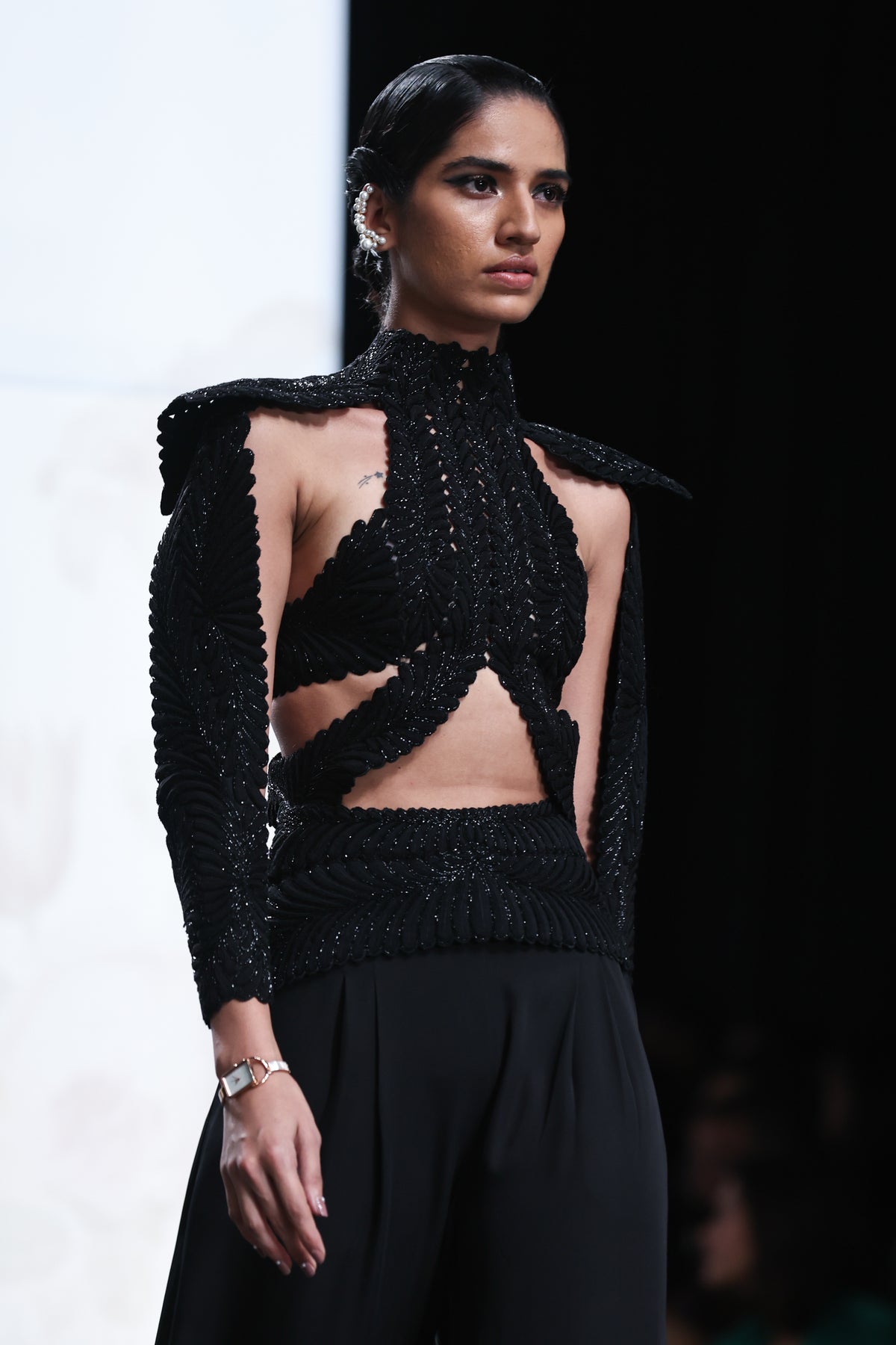 The noire pleated pants