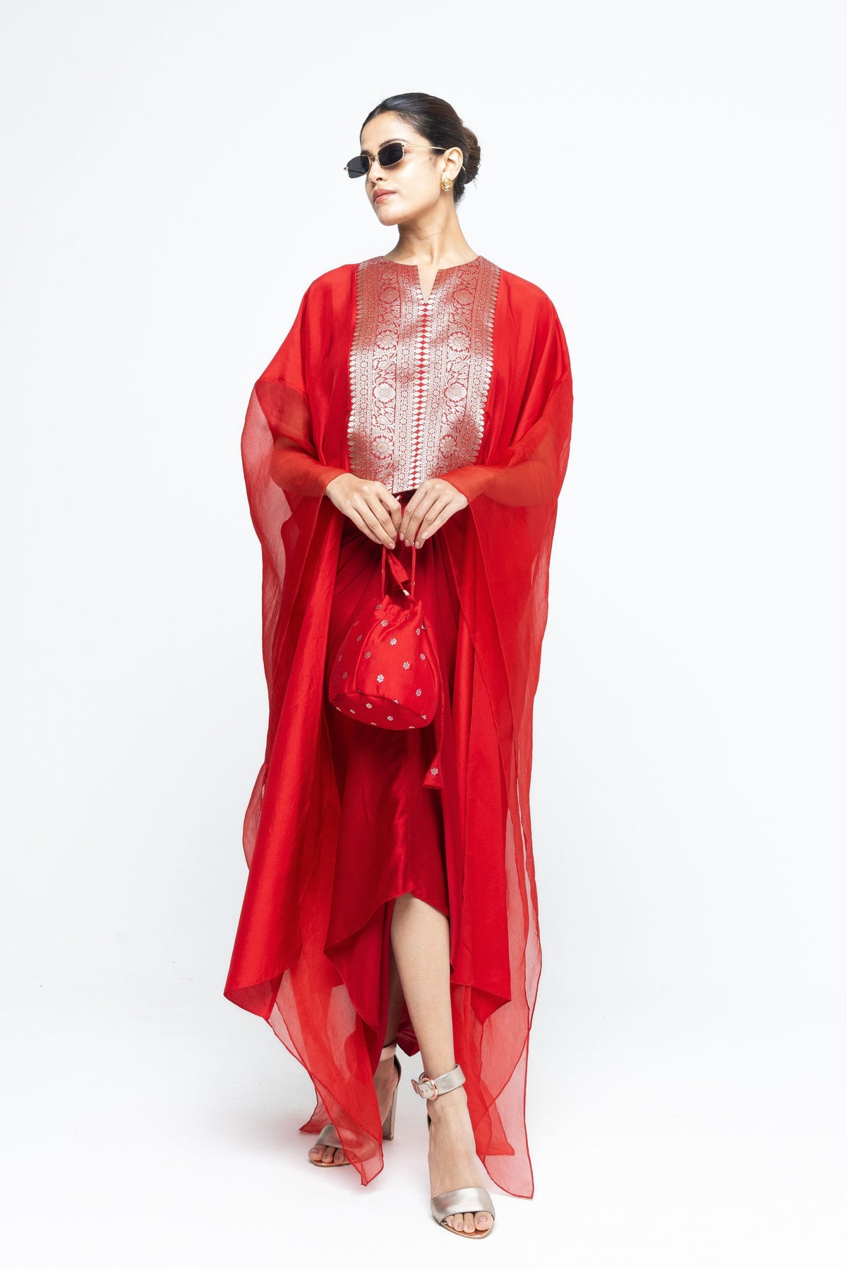 Onaya Statement Red Cape  Set