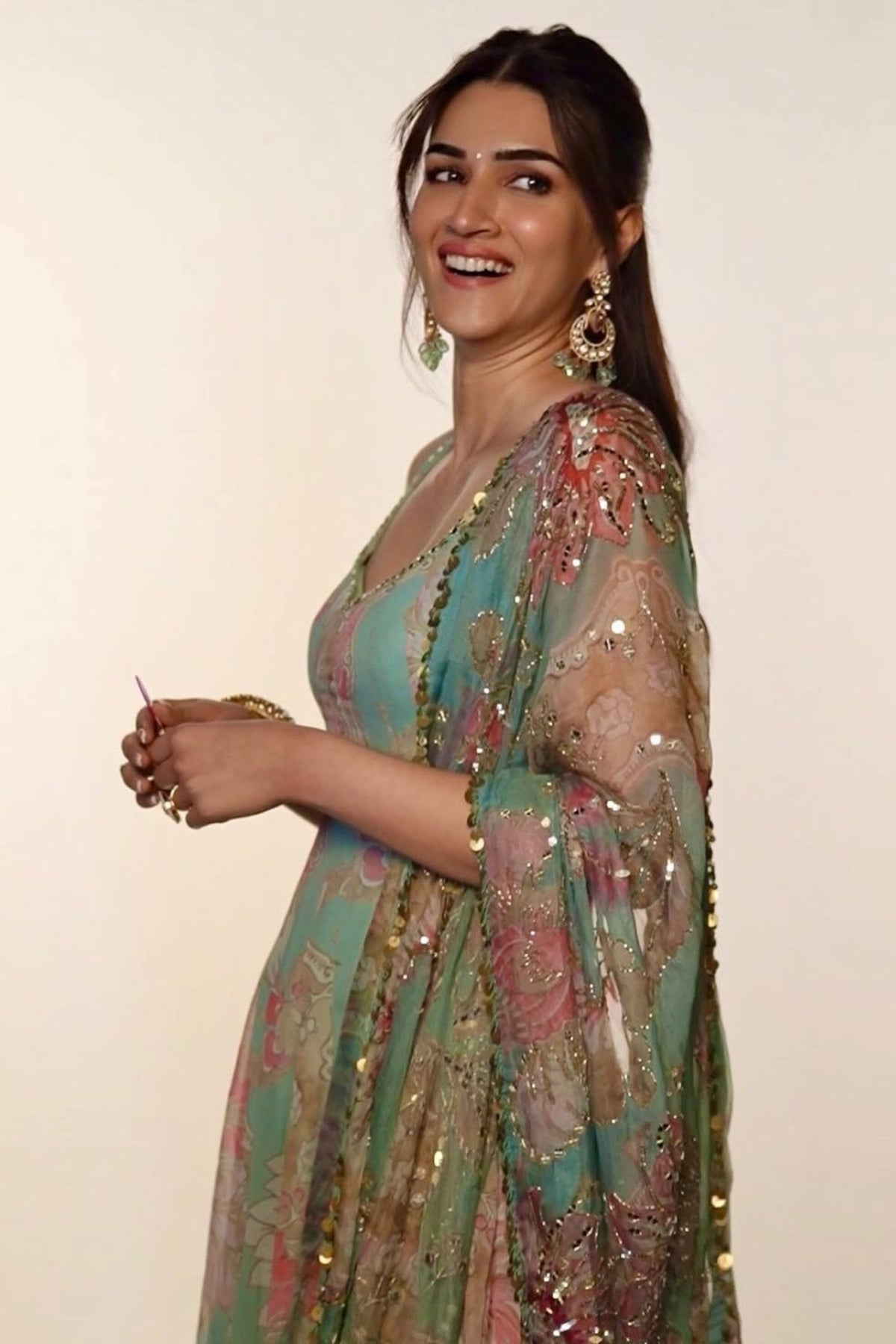 Kriti Sanon in Mahima Mahajan
