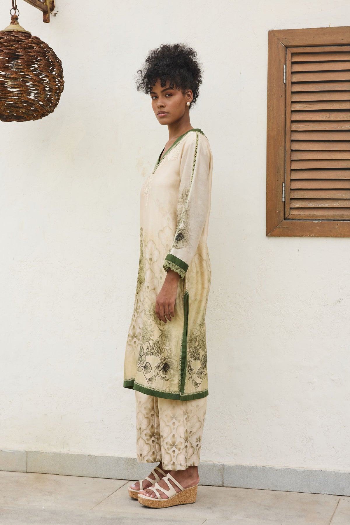 Ira V-neck Kurta Set