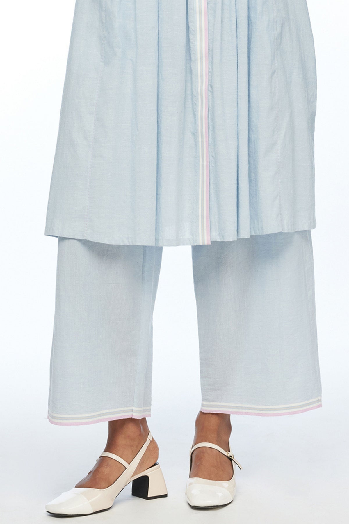 Mandonii Yoke Pleated Top