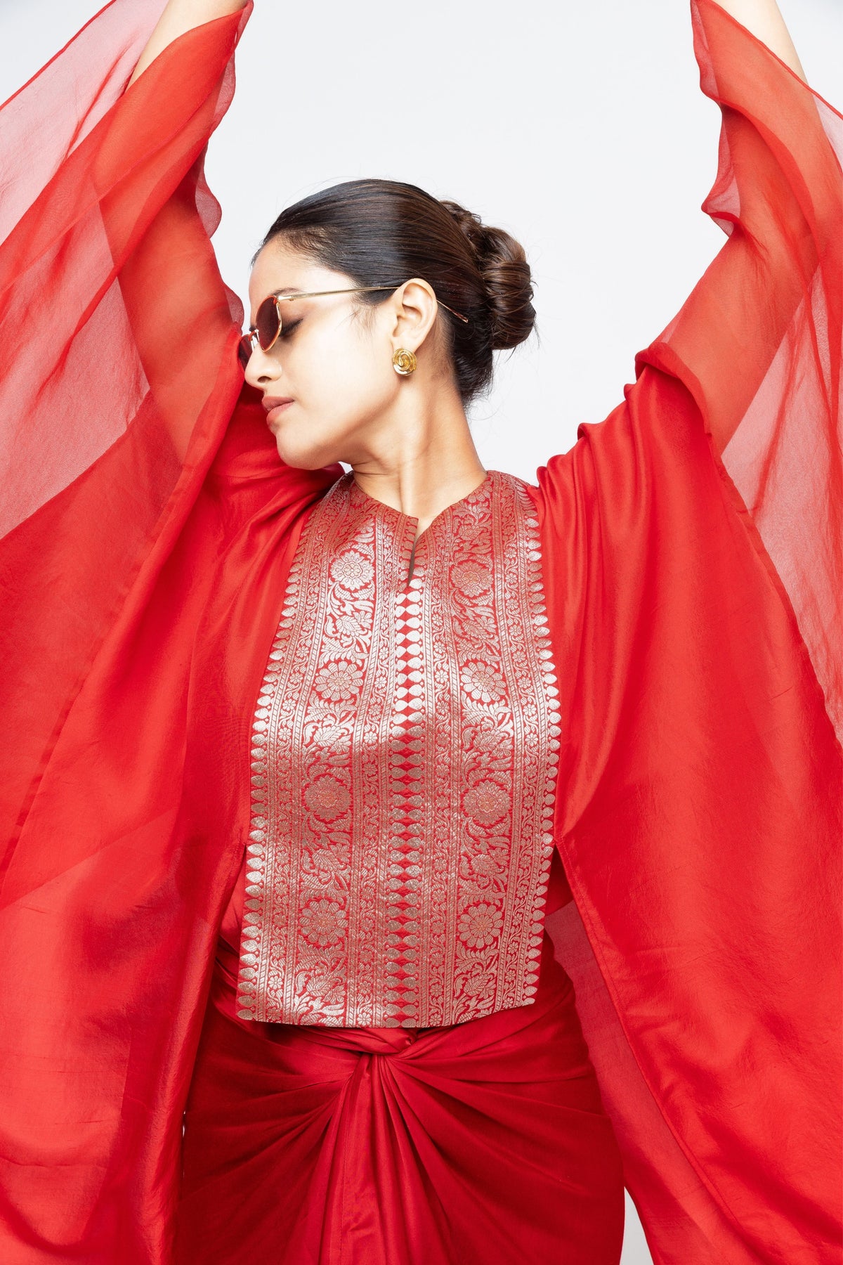 Onaya Statement Red Cape  Set