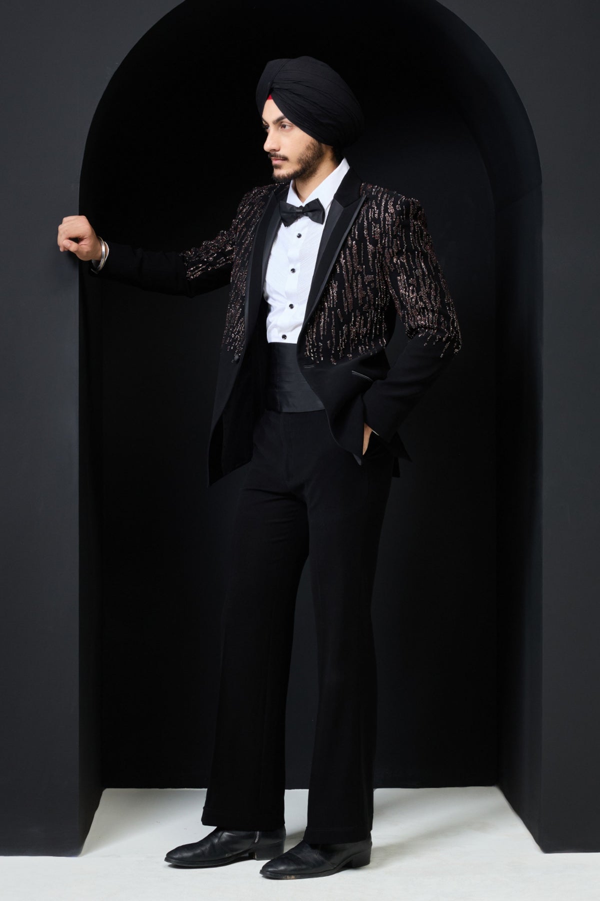 Threaded Pearl Tuxedo