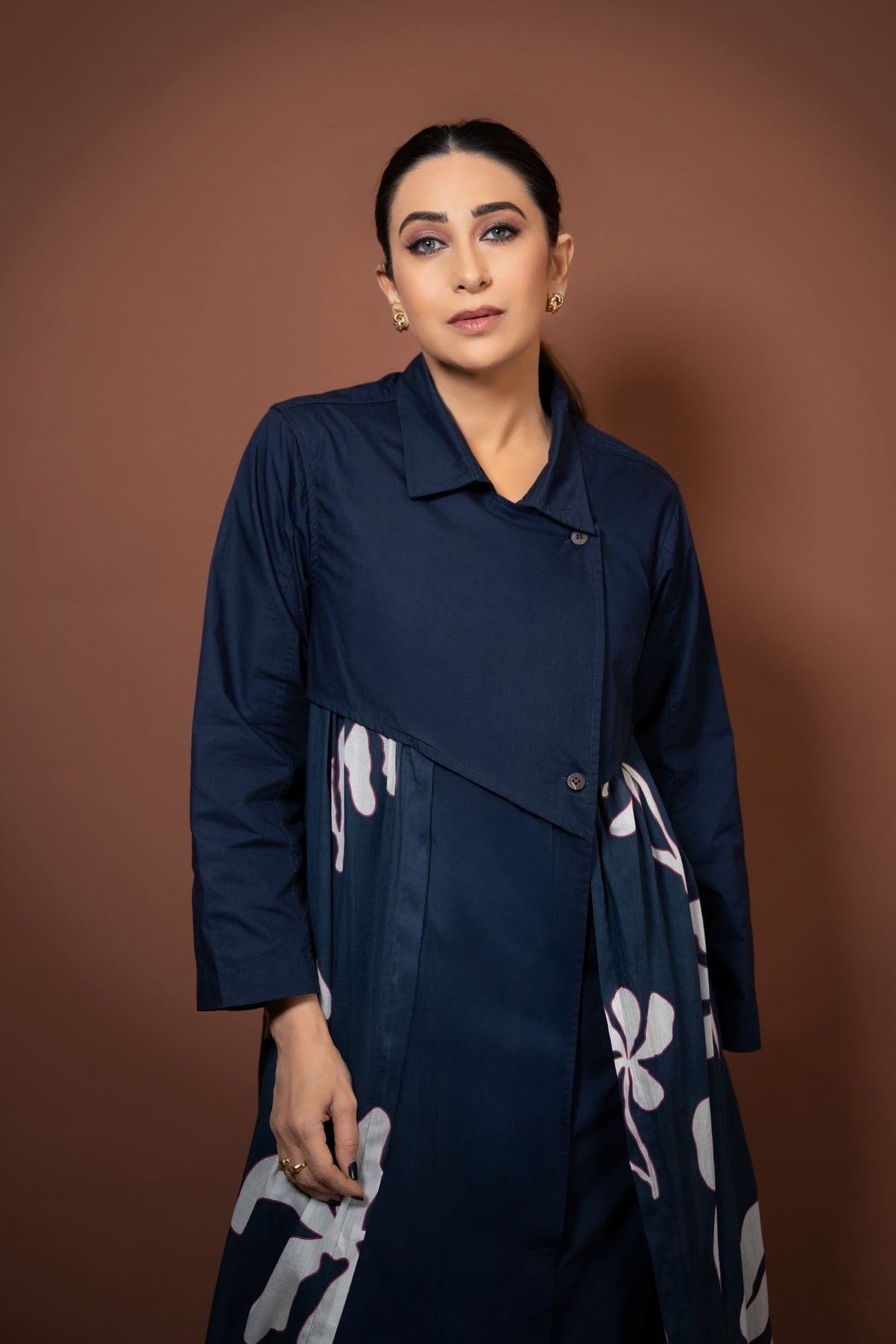 Karishma Kapoor in Khara Kapas