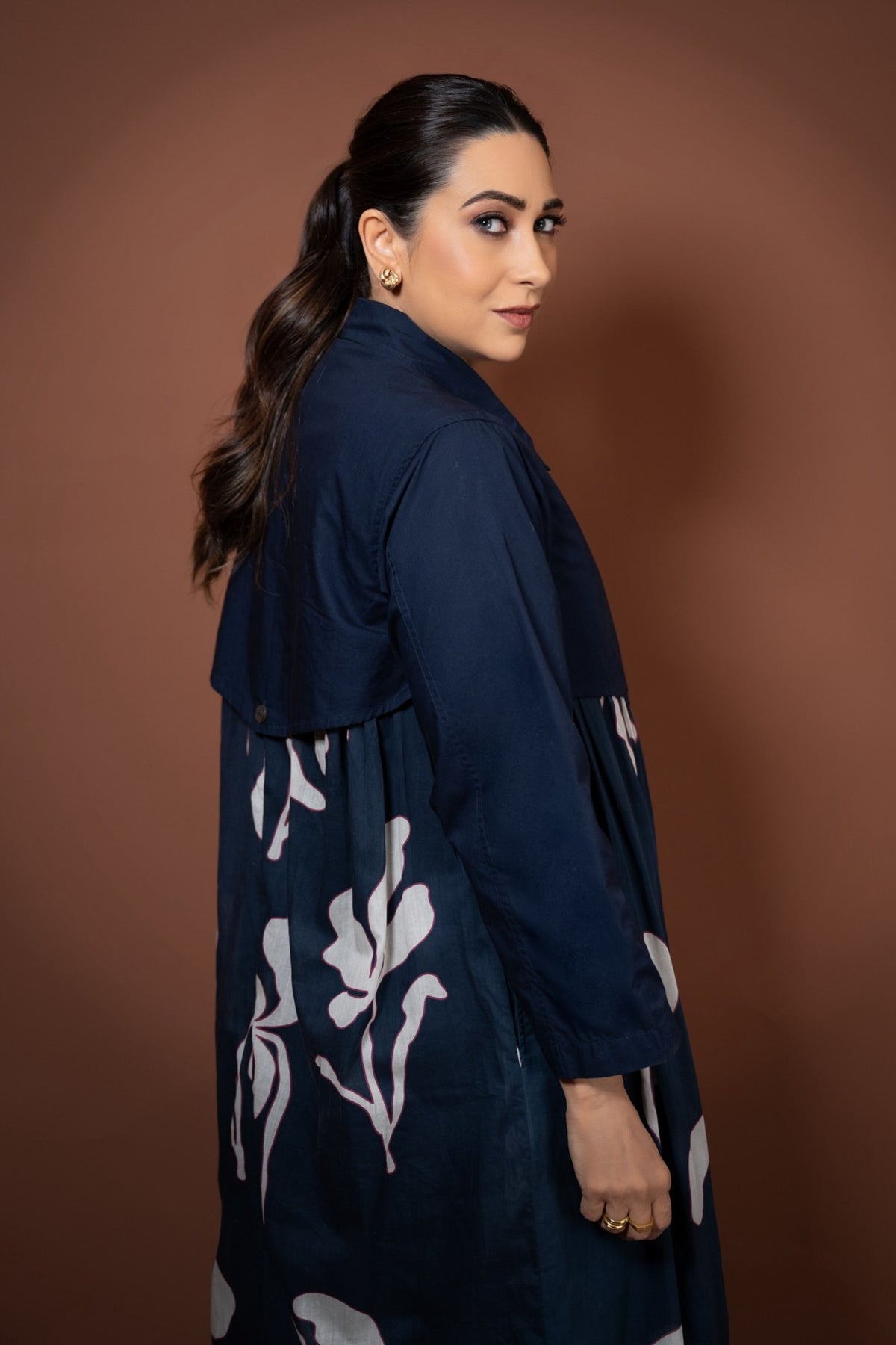 Karishma Kapoor in Khara Kapas