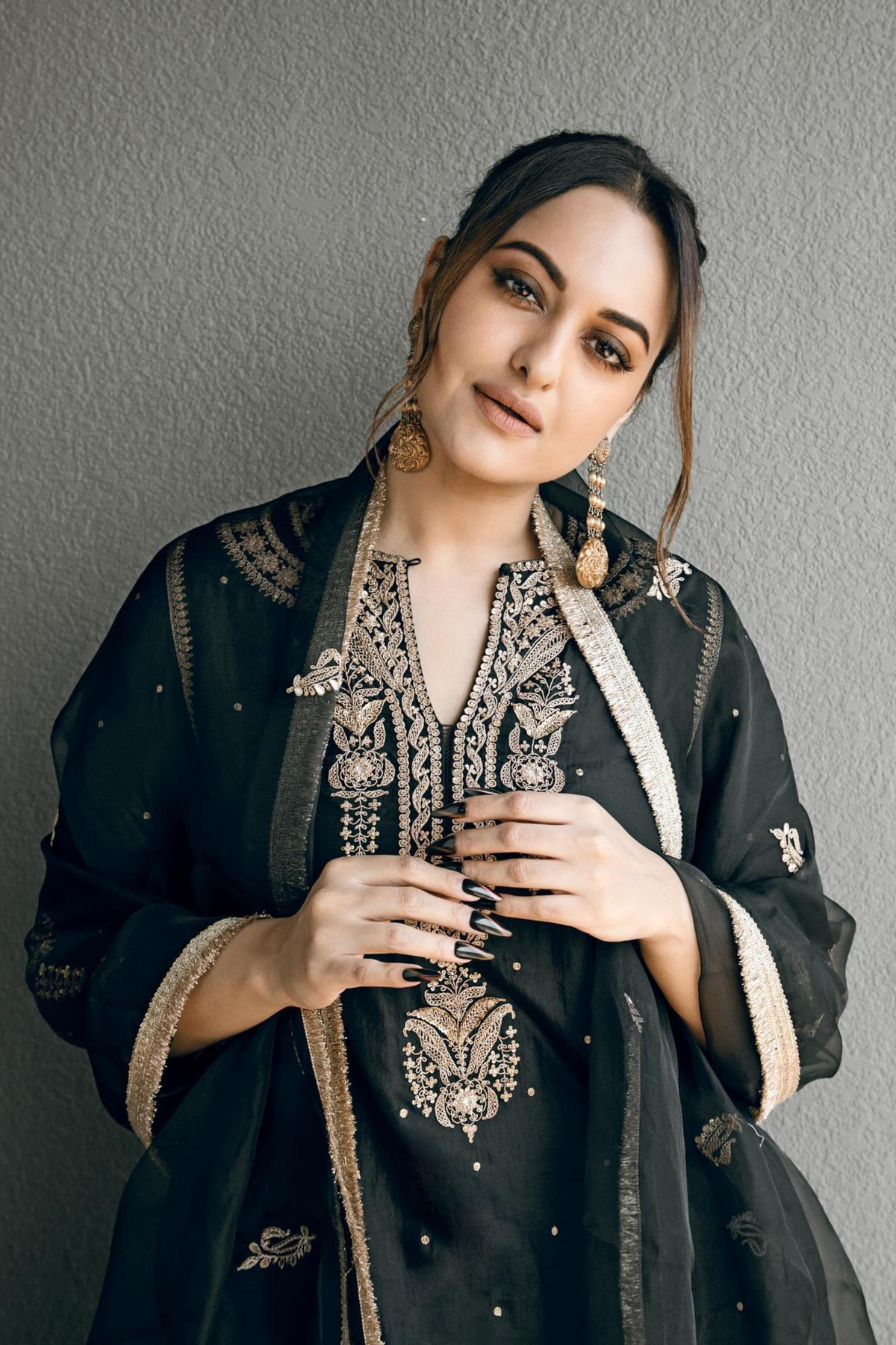 Sonakshi Sinha in Lajjoo C