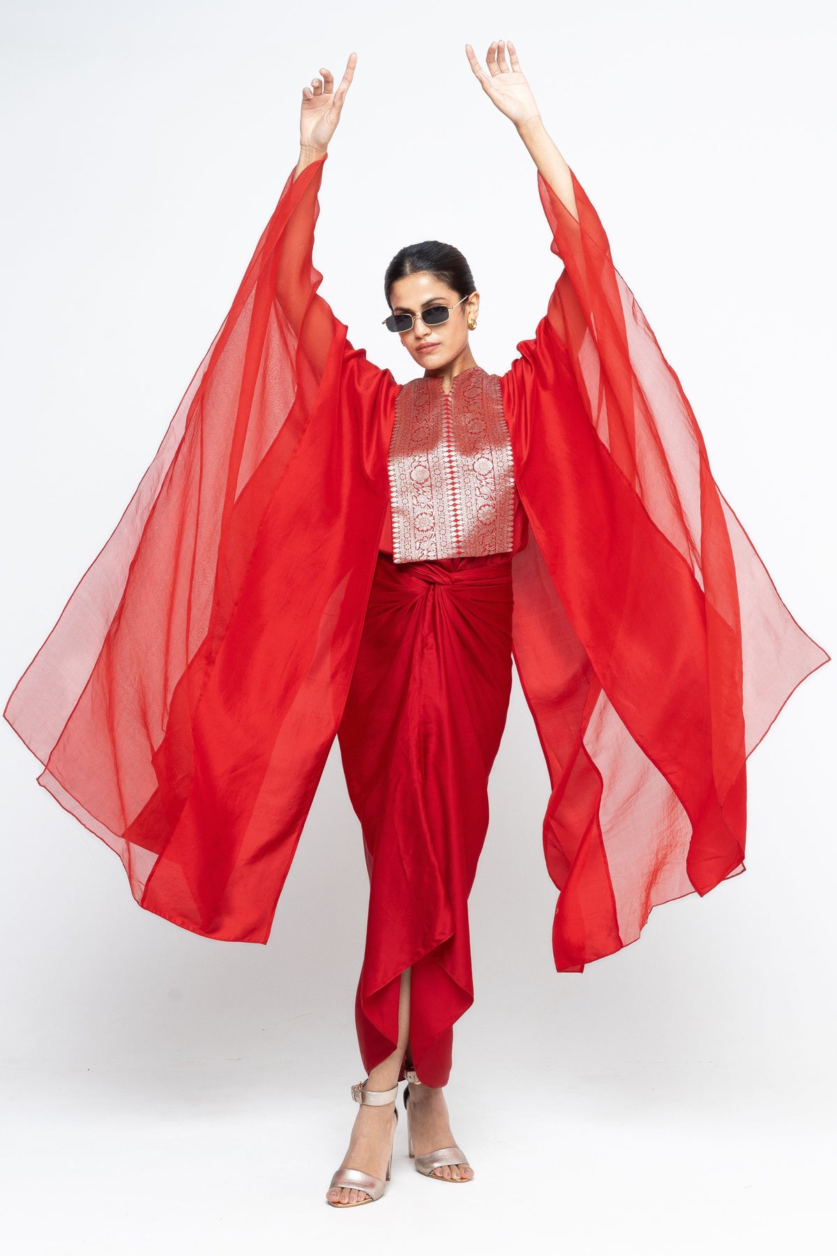 Onaya Statement Red Cape  Set