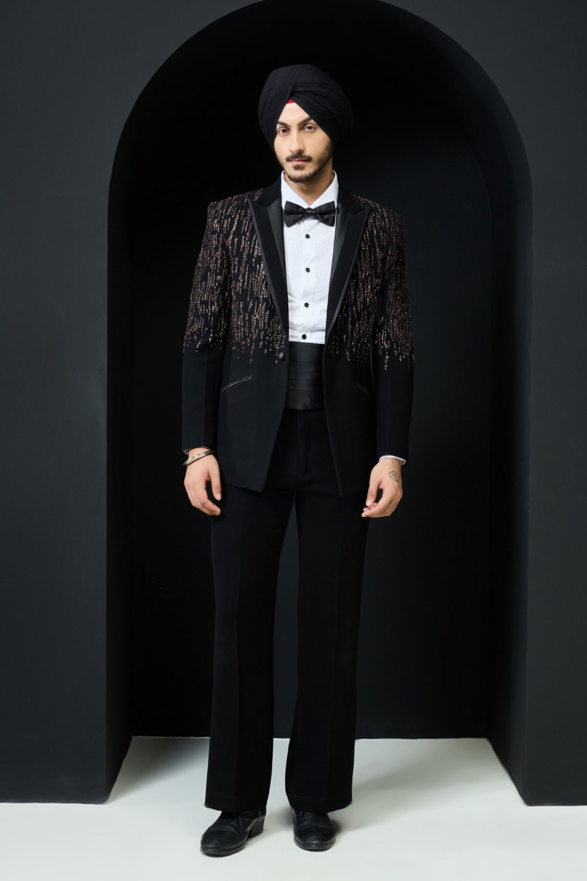 Threaded Pearl Tuxedo