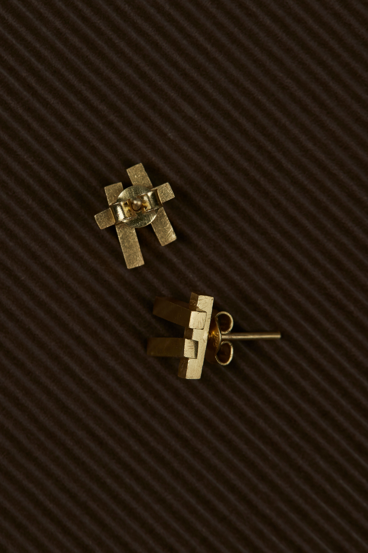 Strikethrough Earrings Gold