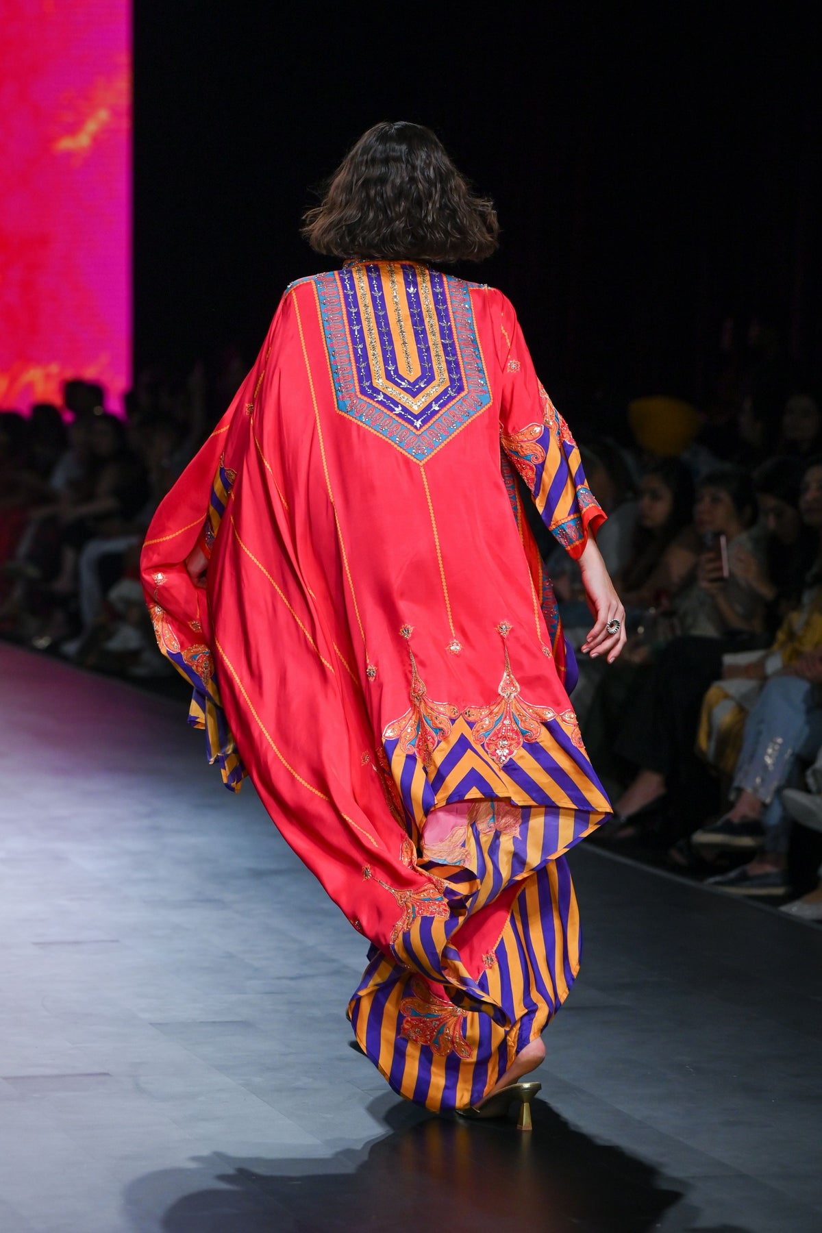 Gulal Rani Cape Set