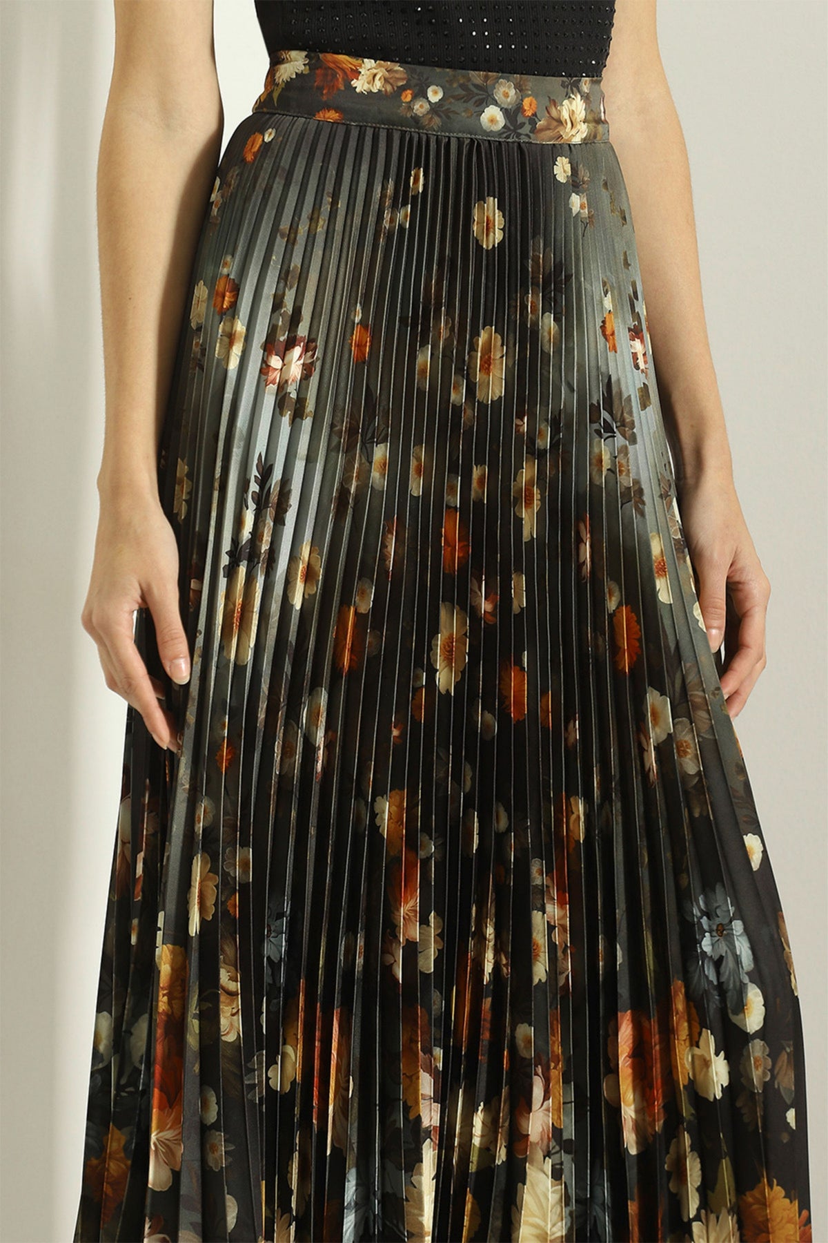 Lunara Pleated Skirt Set